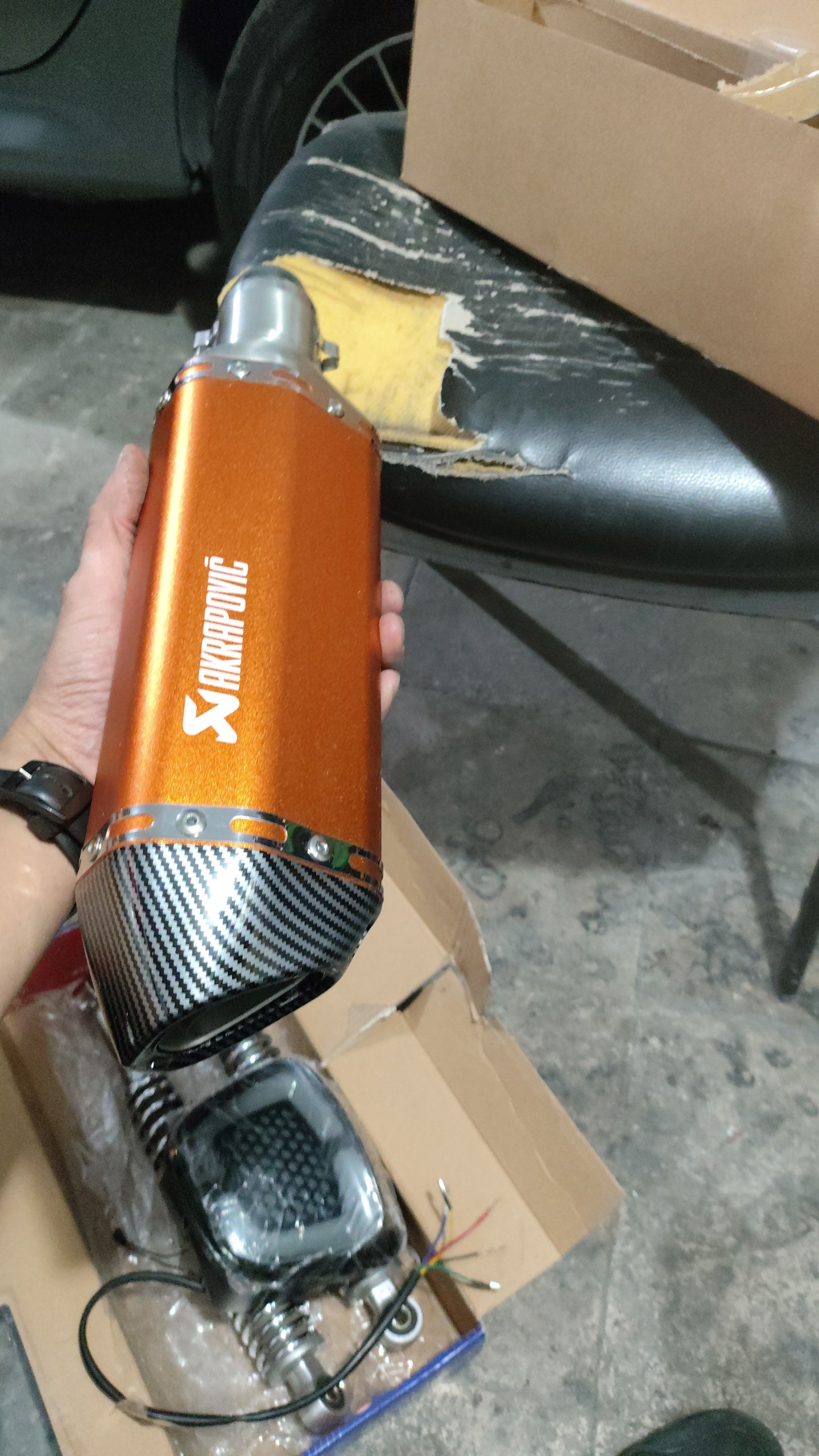 اگزوز قهرمانی AKRAPOVIC
