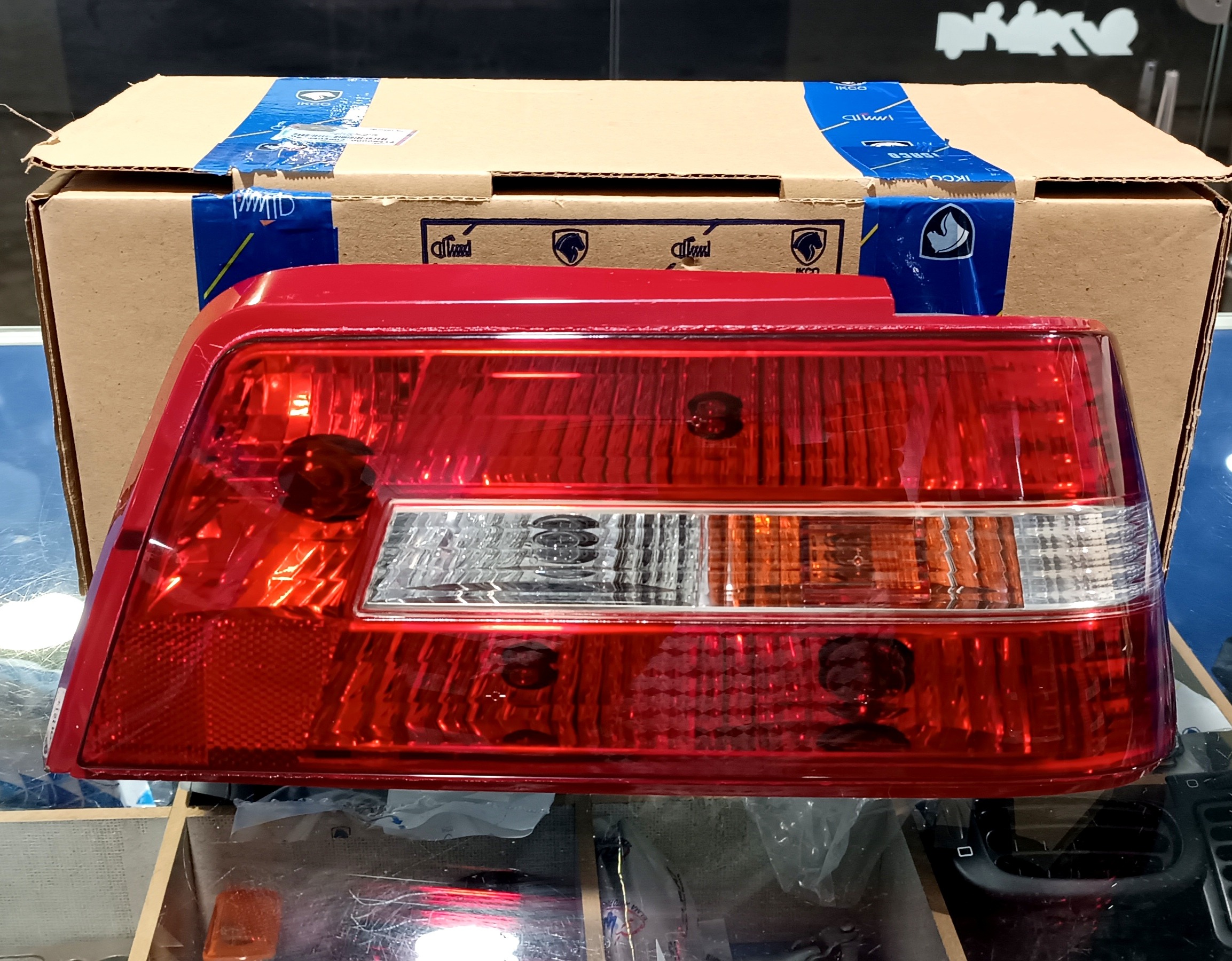 چراغ خطر عقب راست کامل 405 Slx ایساکو مدرن