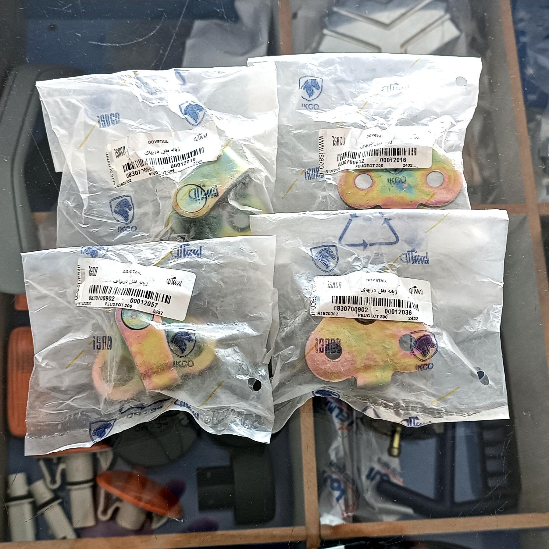 زبانه قفل در روی ستون 206 ایساکو (4 عددی)