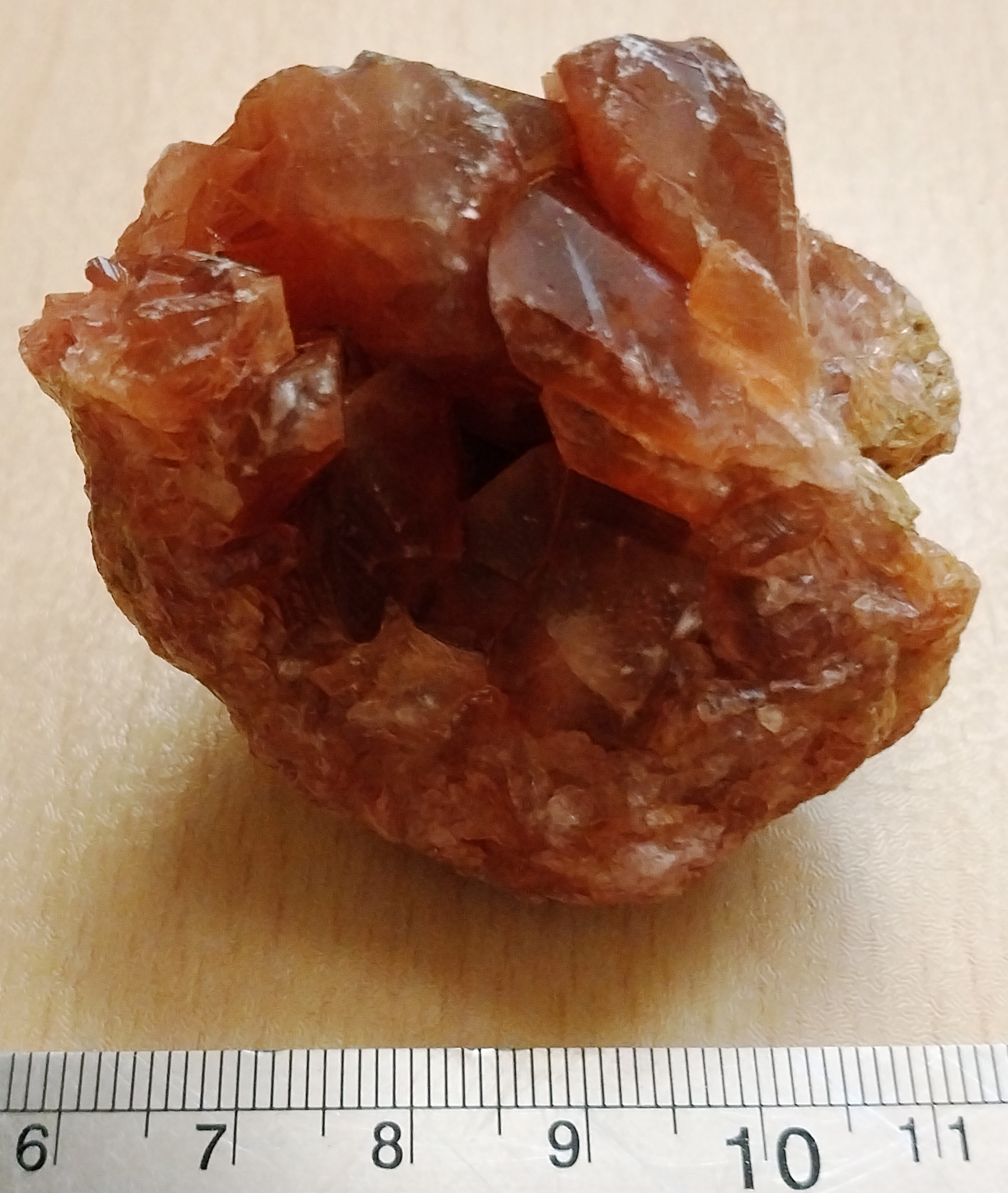 کانی سلستین به شکل بلورهای آب نباتی زیبا