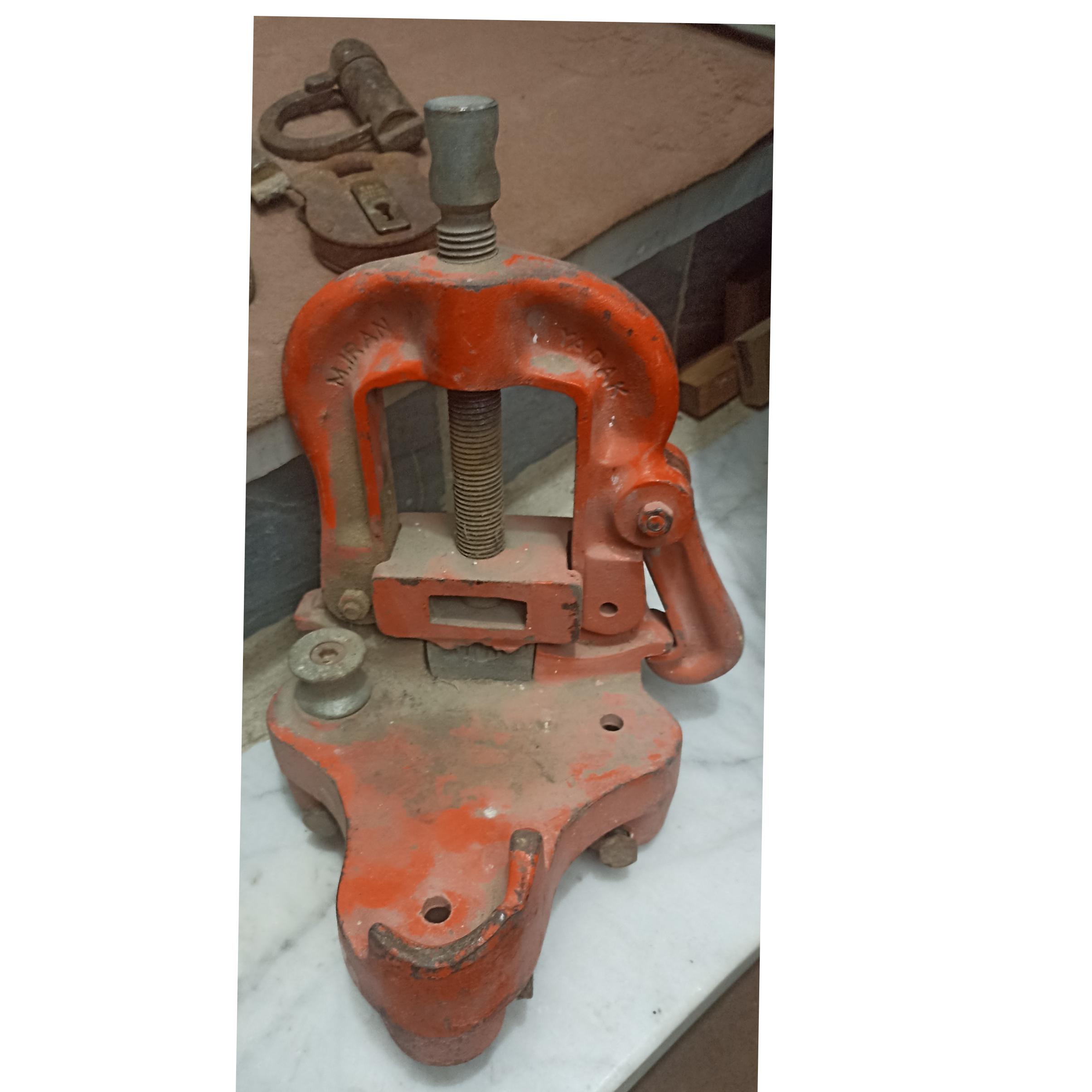 گیره لوله گیر