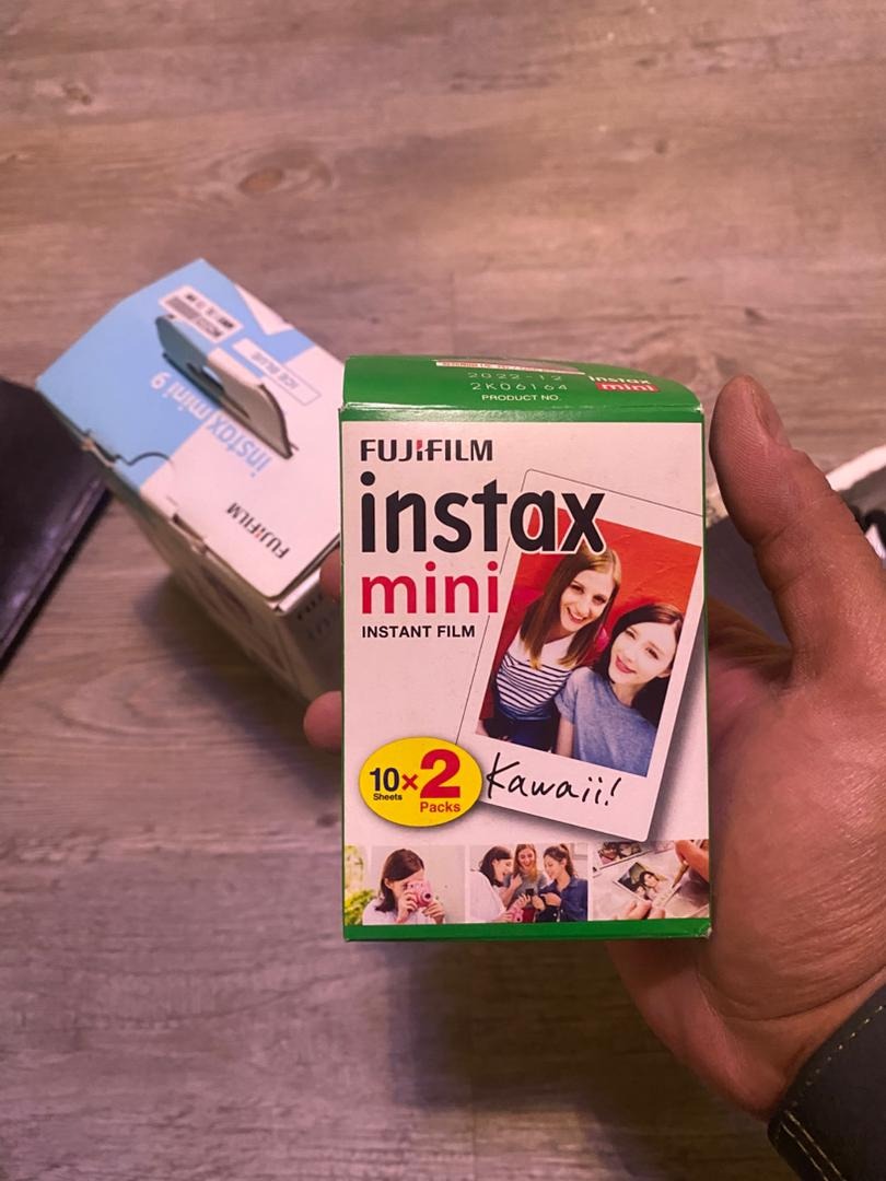 دوربین عکاسی چاپ فوری و فیلم مخصوص دوربین Instax