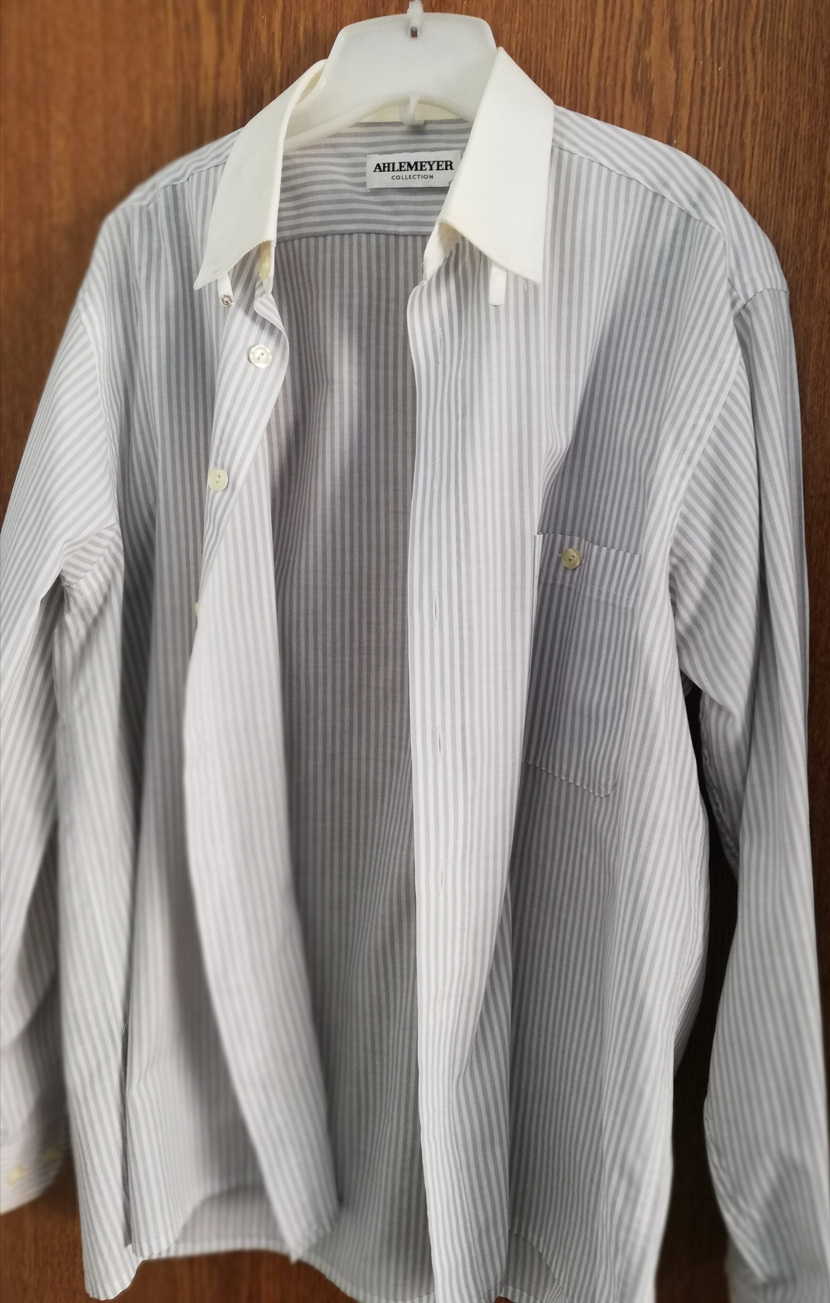 پیراهن مردانه در حد نو