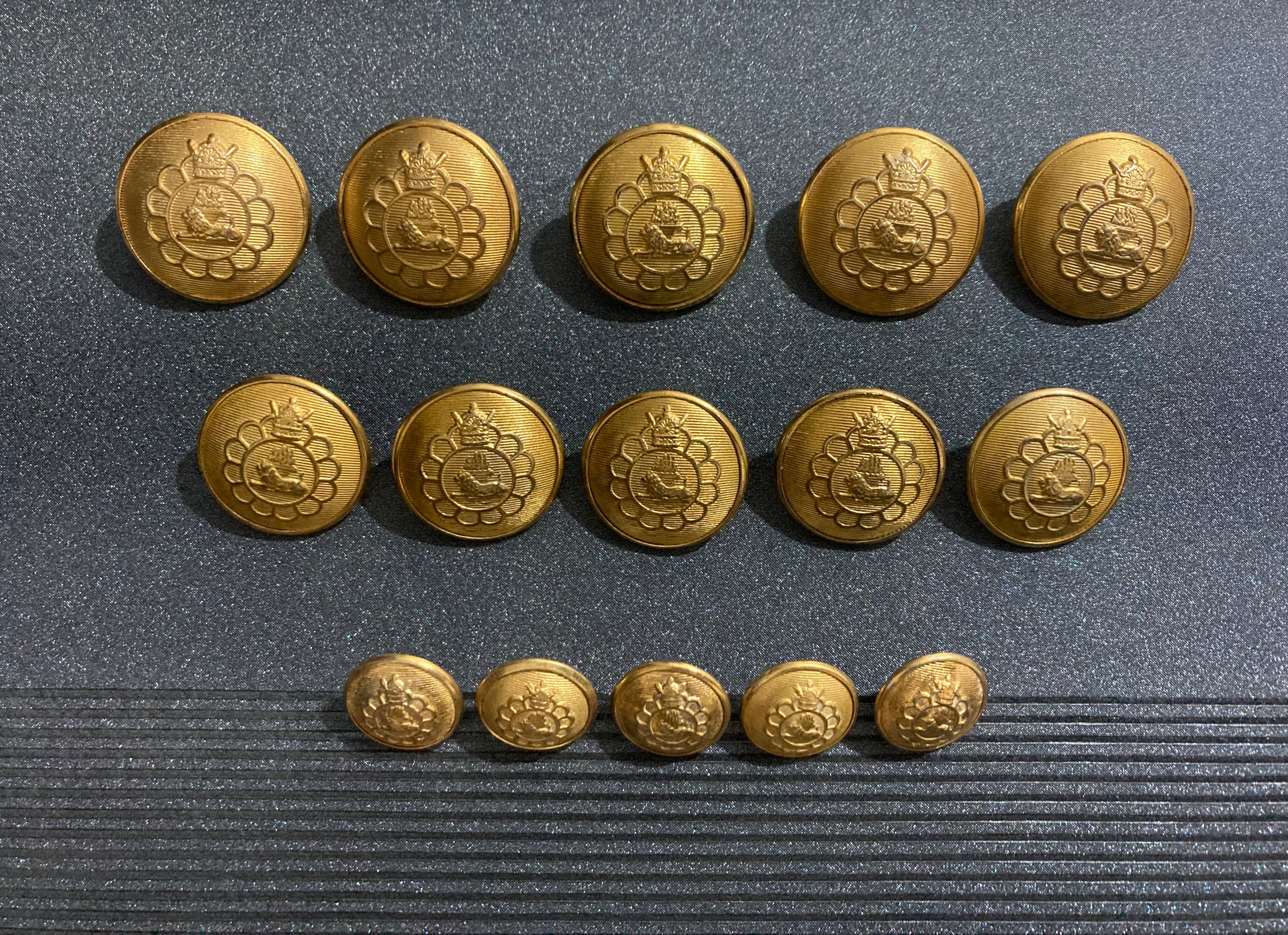 دگمه ( دکمه ) شرکت نفت، پهلوی دوم، 15 عدد ( 5 ست )