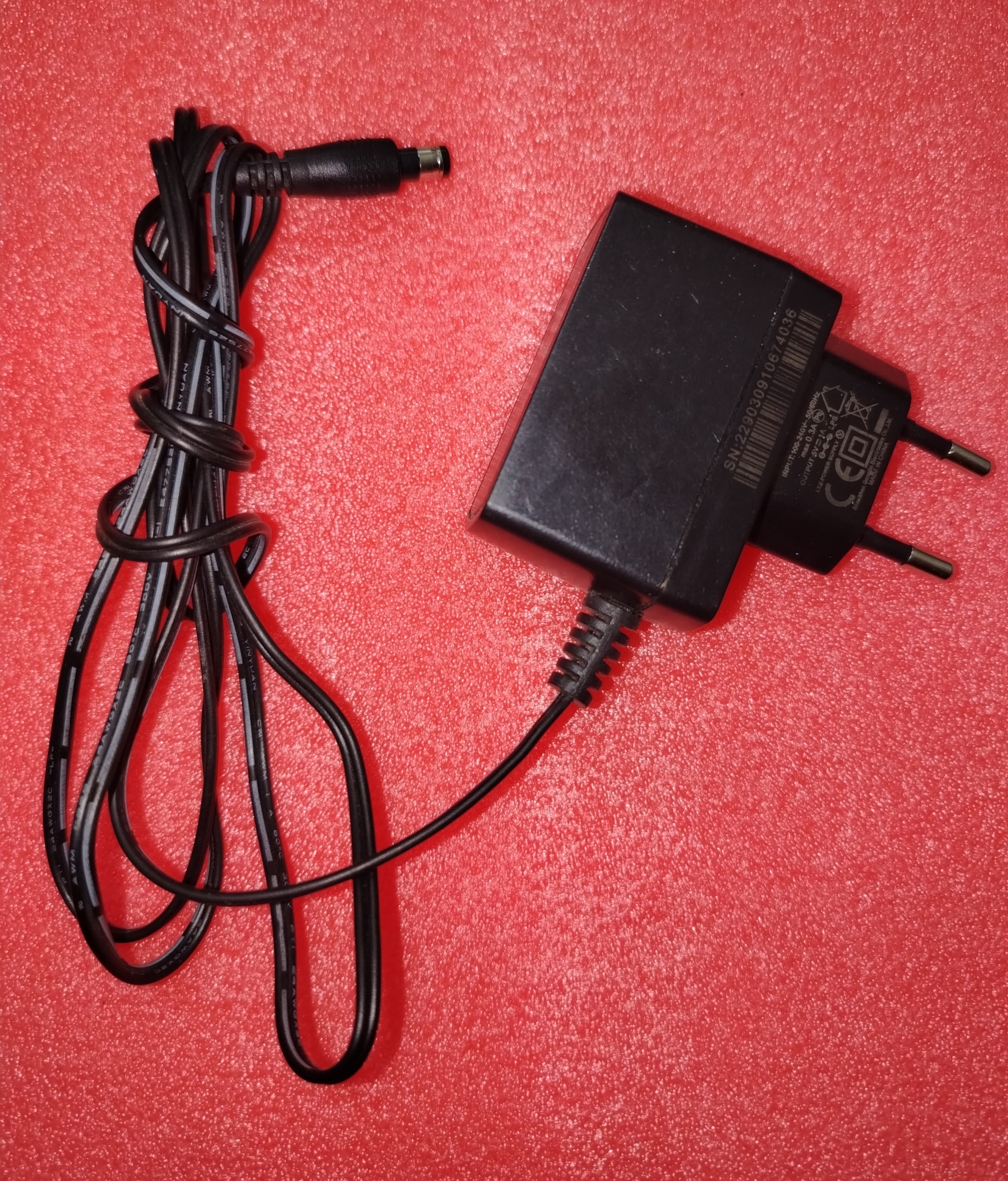 آداپتور 5 ولت یک آمپر