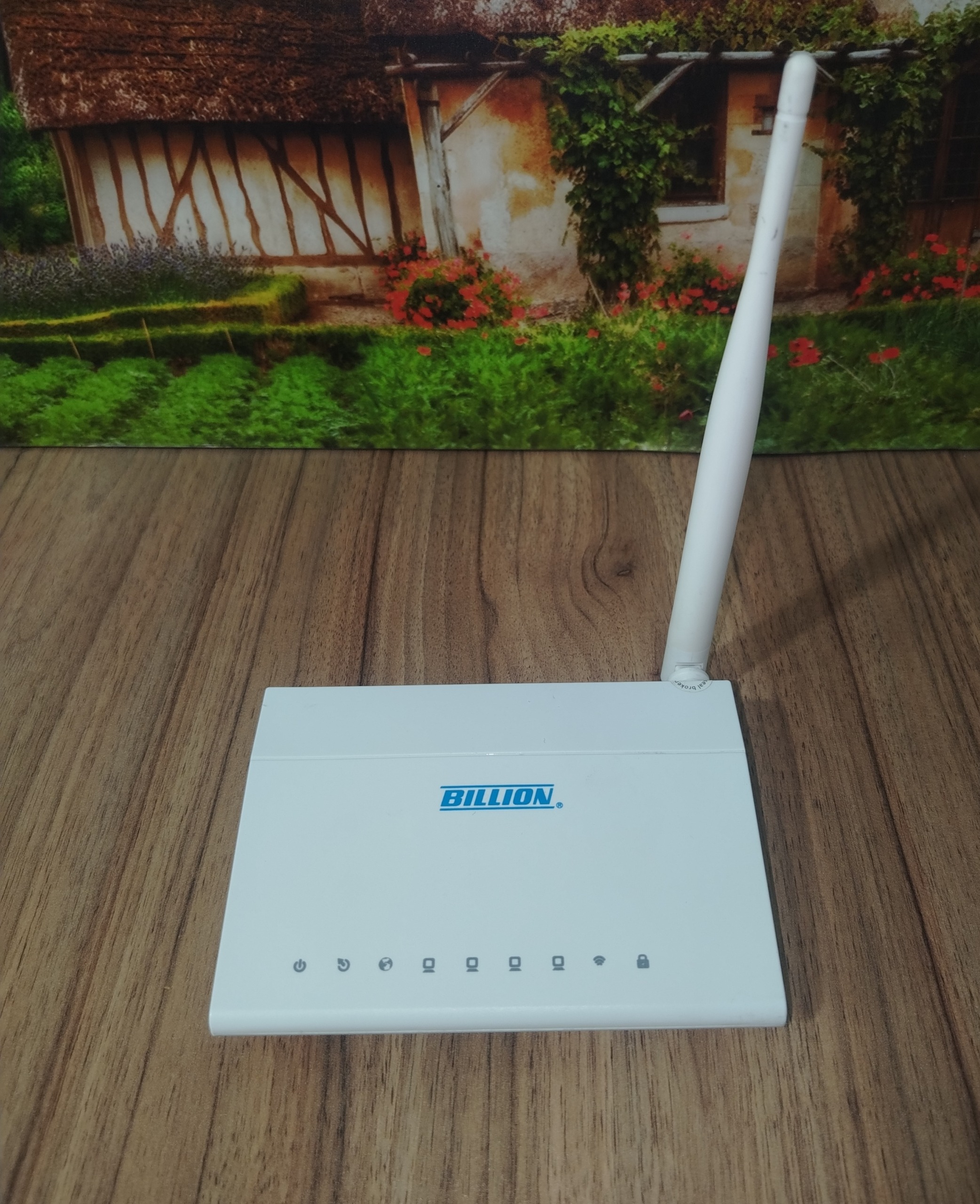 مودم بیلیون مدل Billion BiPAC 5500W با آداپتور