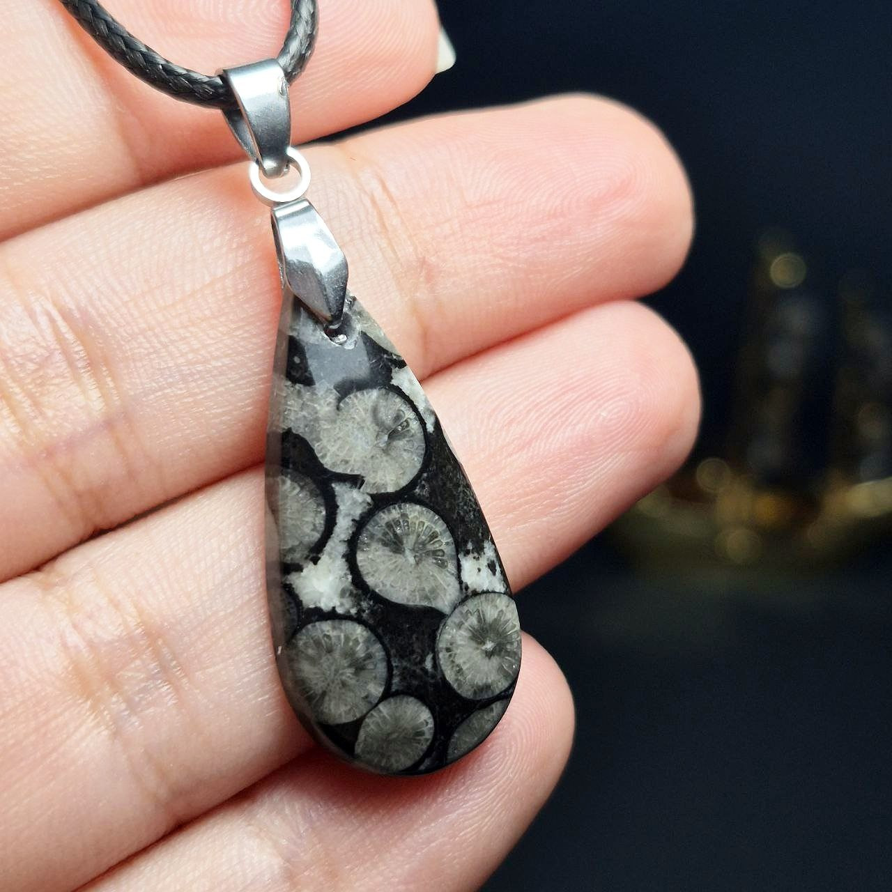 گردنبند سنگ طبیعی فسیل مرجان سیاه معدنی کد 60382