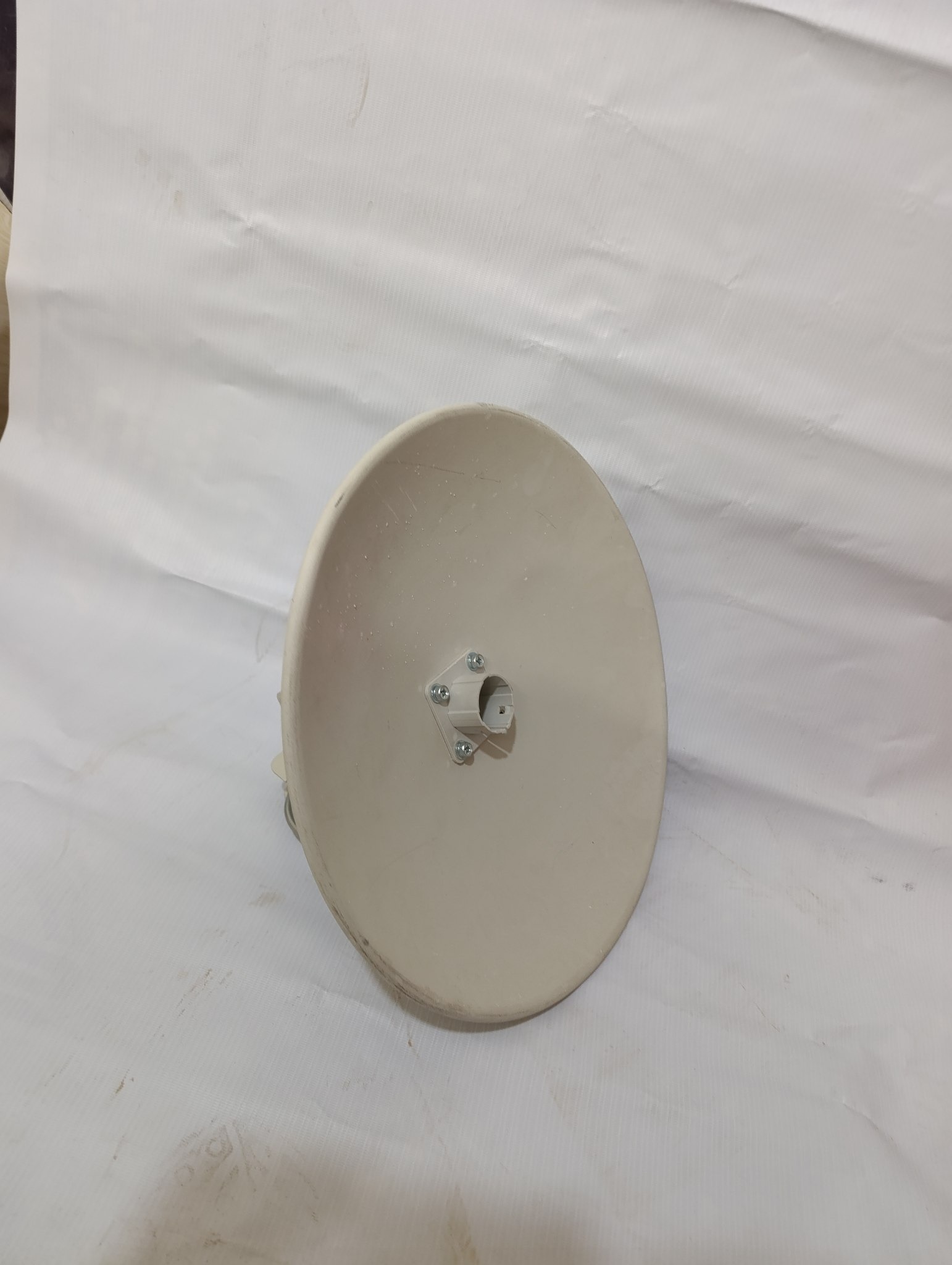 آنتن جهتدار بلندبرد UHF جهتدار با گین ~10 dBi