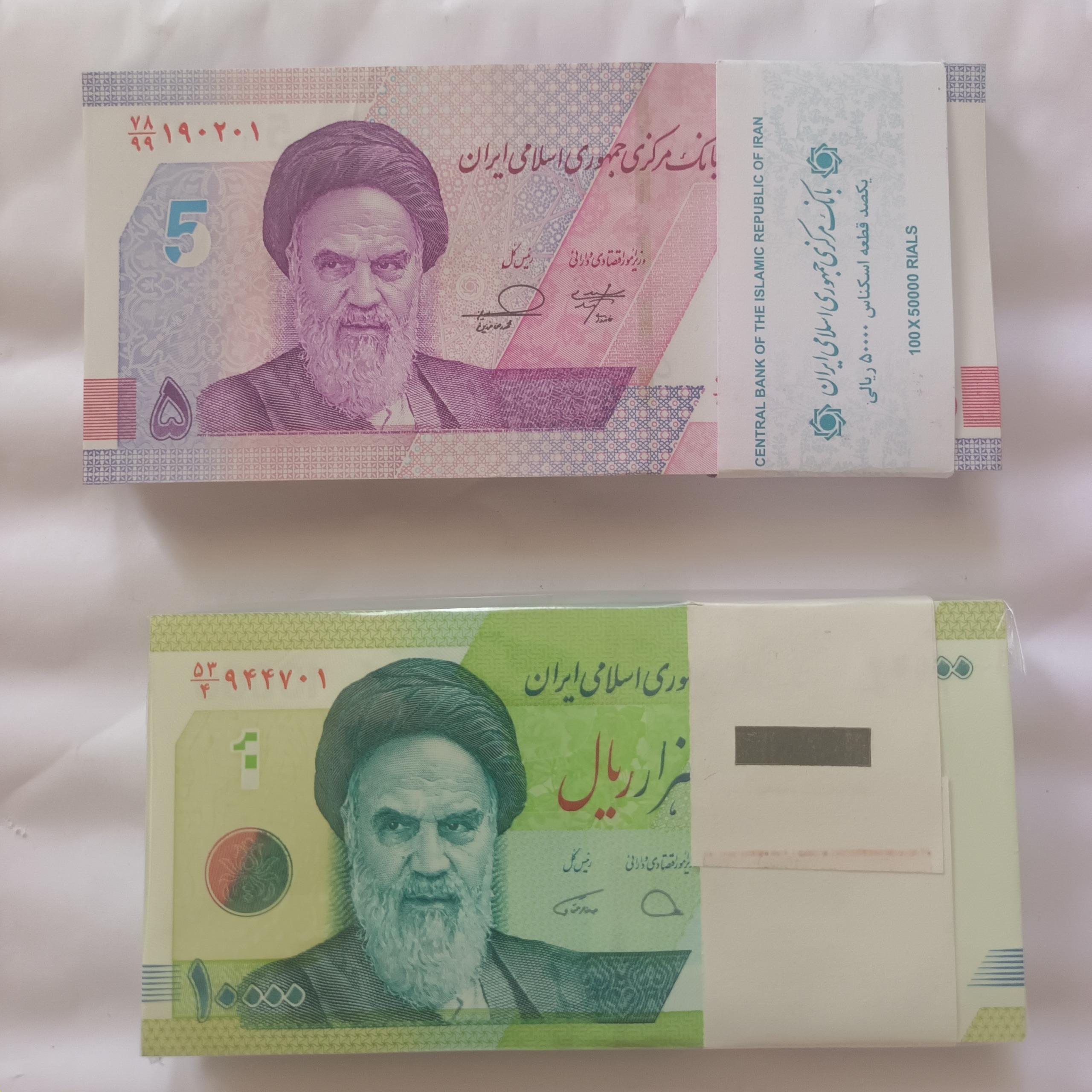 2 بسته اسکناس. 5هزار تومانی جایگزین، هزار تومانی