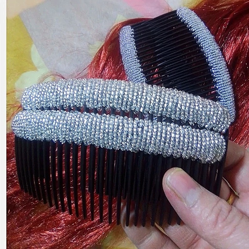 یک جفت شانه نشکن نقره ای