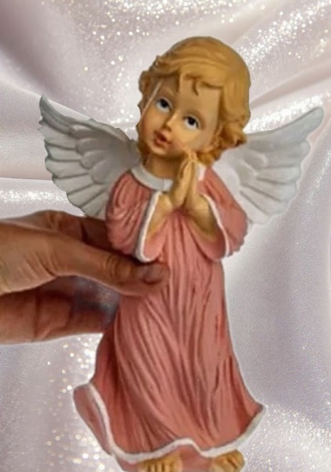 مجسمه فرشته دعا گو