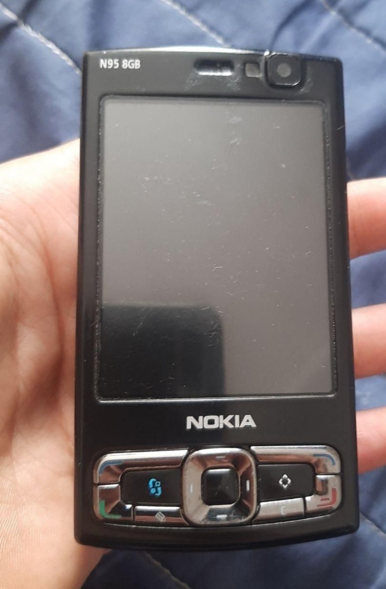 مزایده گوشیn95iنوکیا8گیگ فنلانداصل فابریک بی مشابه