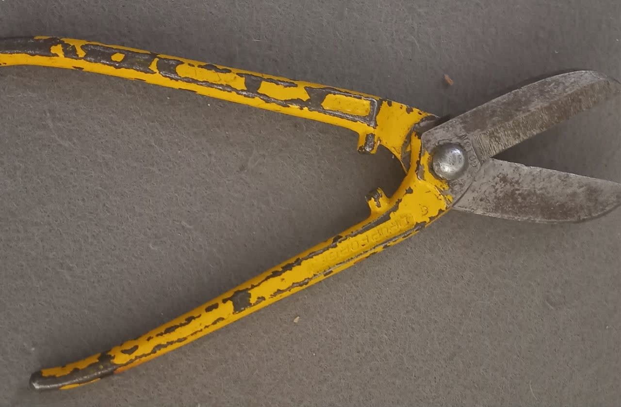 قیچی ورق بر جنس قدیم  تیز وبران جوندار