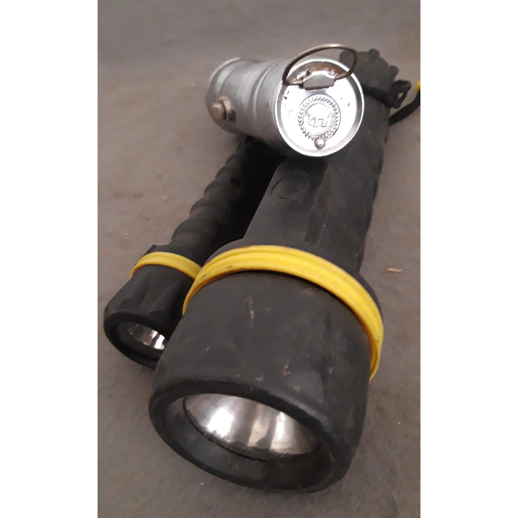 چراغ قوه قدیمی نوستالوژی . یادگار