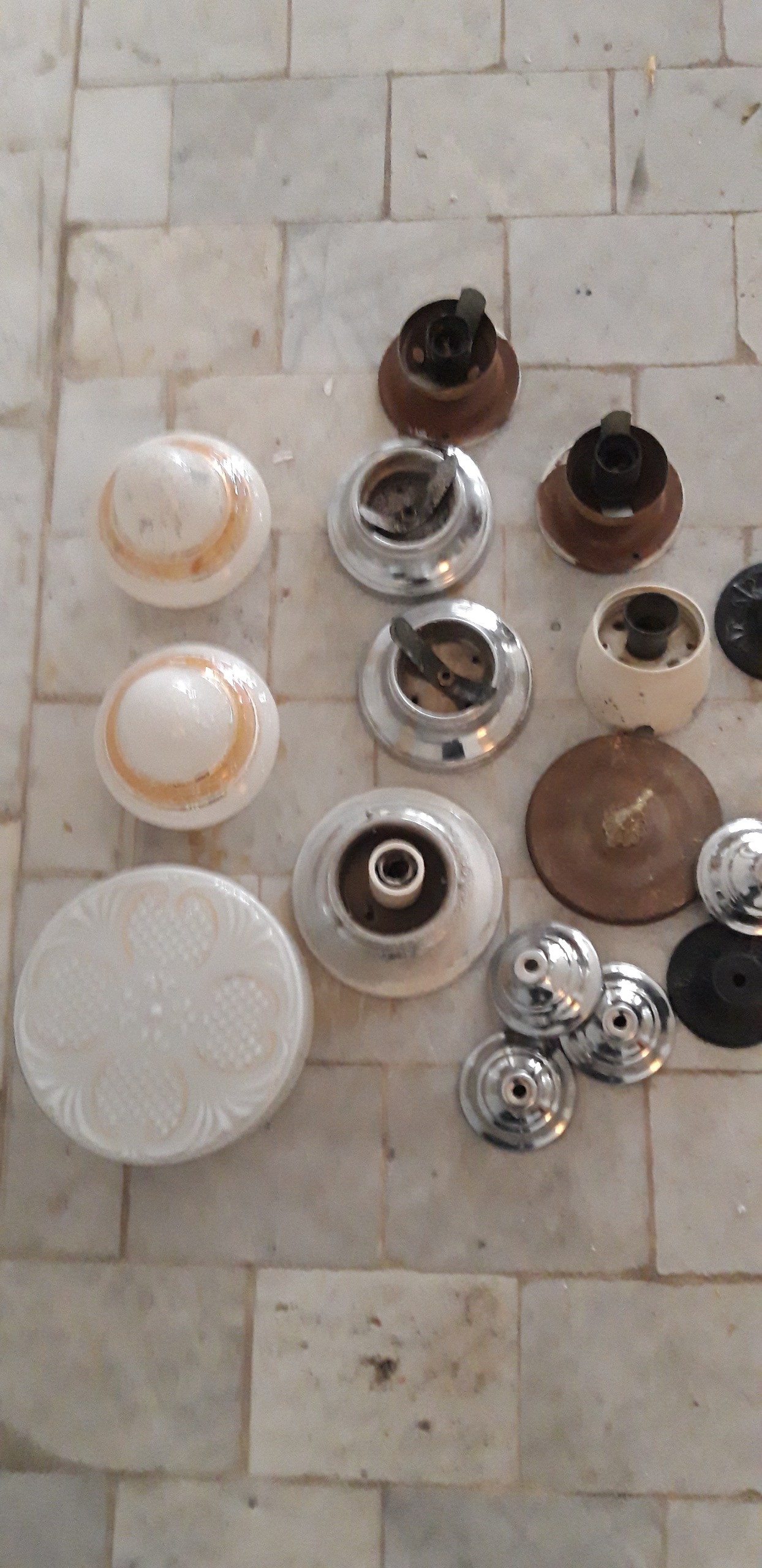 چراغ دیوارکوب .توضیح توجه