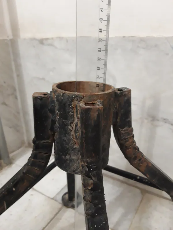 چهار پایه فلزی مهندسی ساخت قوی و محکم