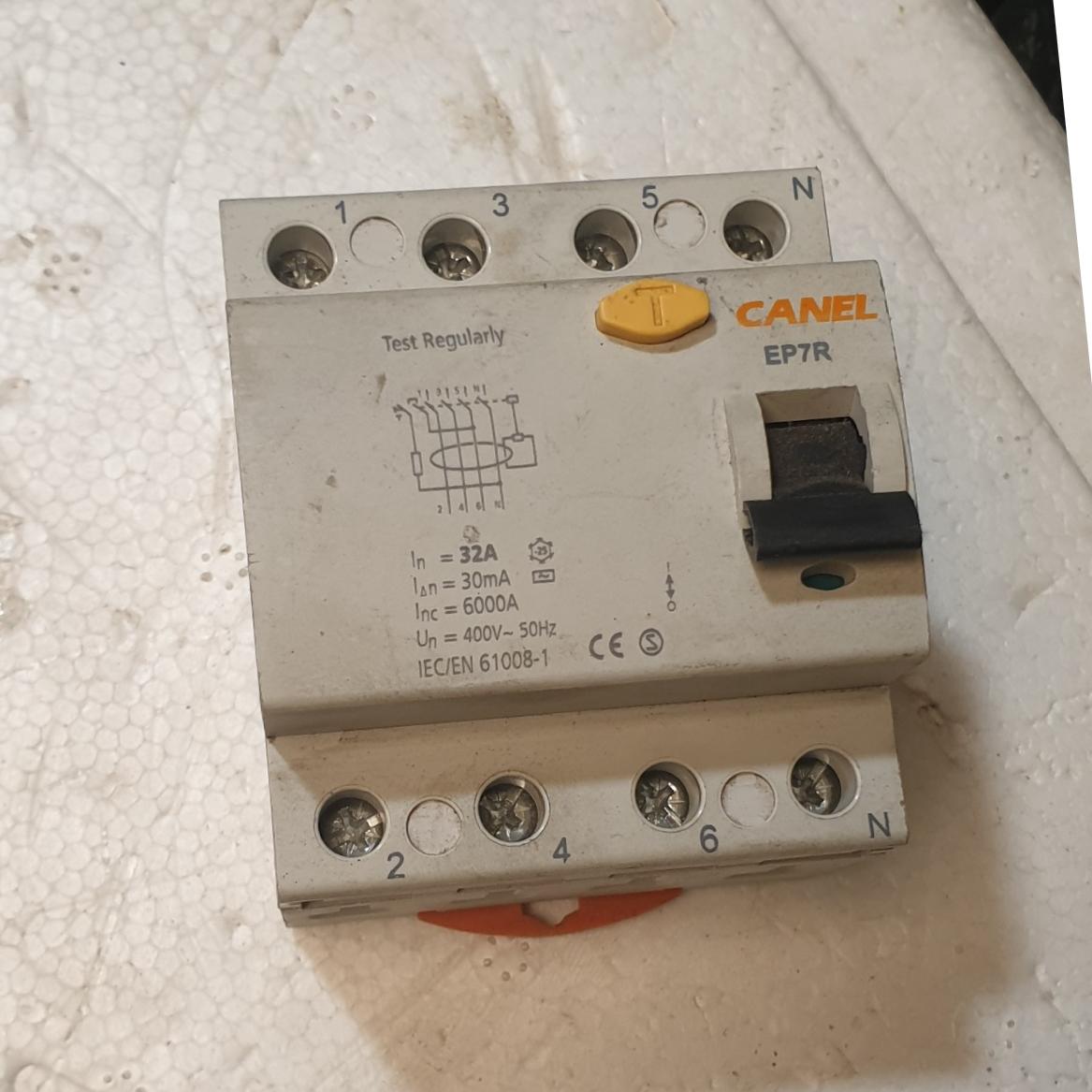 فیوز محافظ جان3p