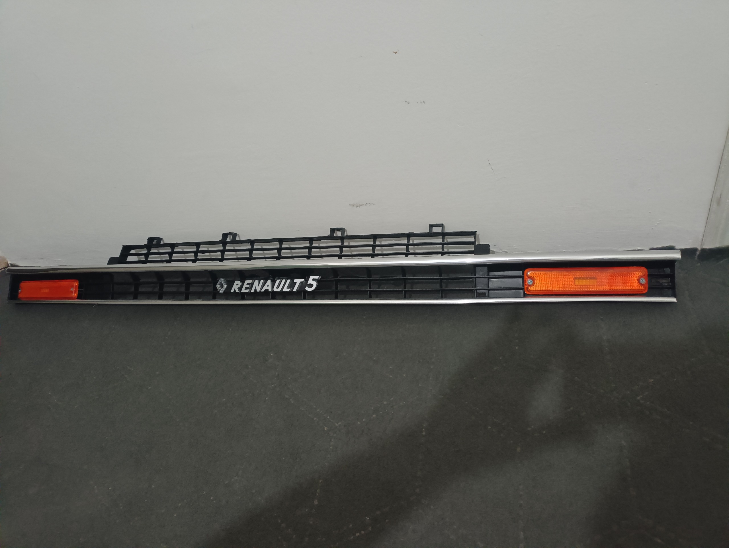 جلو پنجره اسپرت پی کی مدل راهنما دار