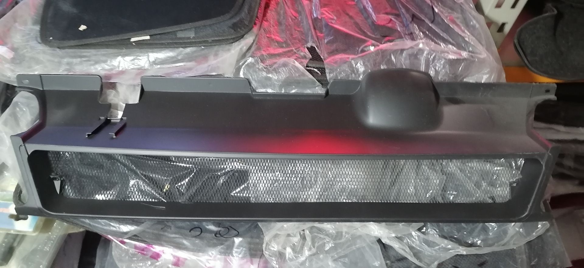 جلو پنجره پژو 405 مدل توری مشکی خام