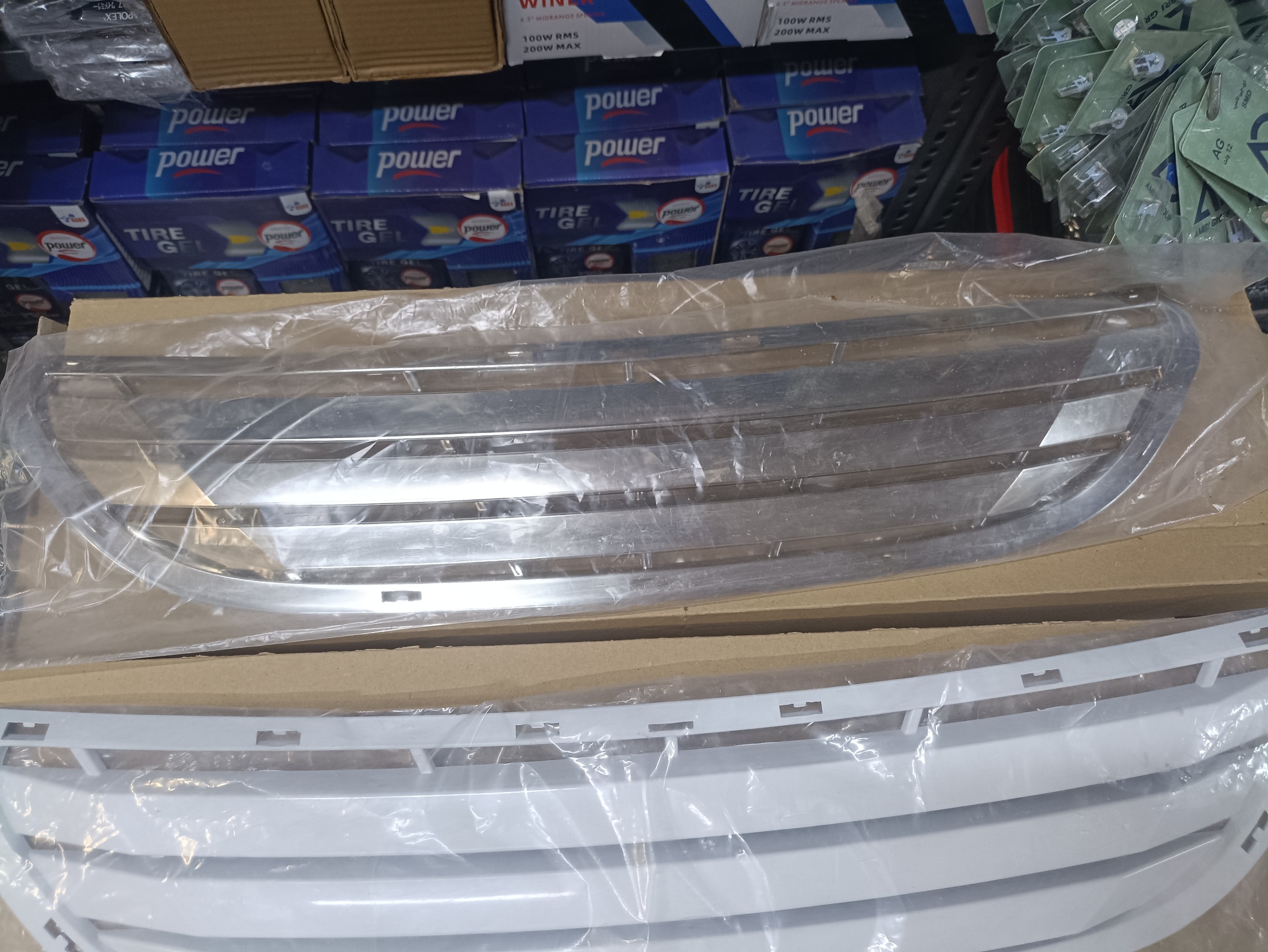 جلو پنجره اسپرت کوییک مدل استیل