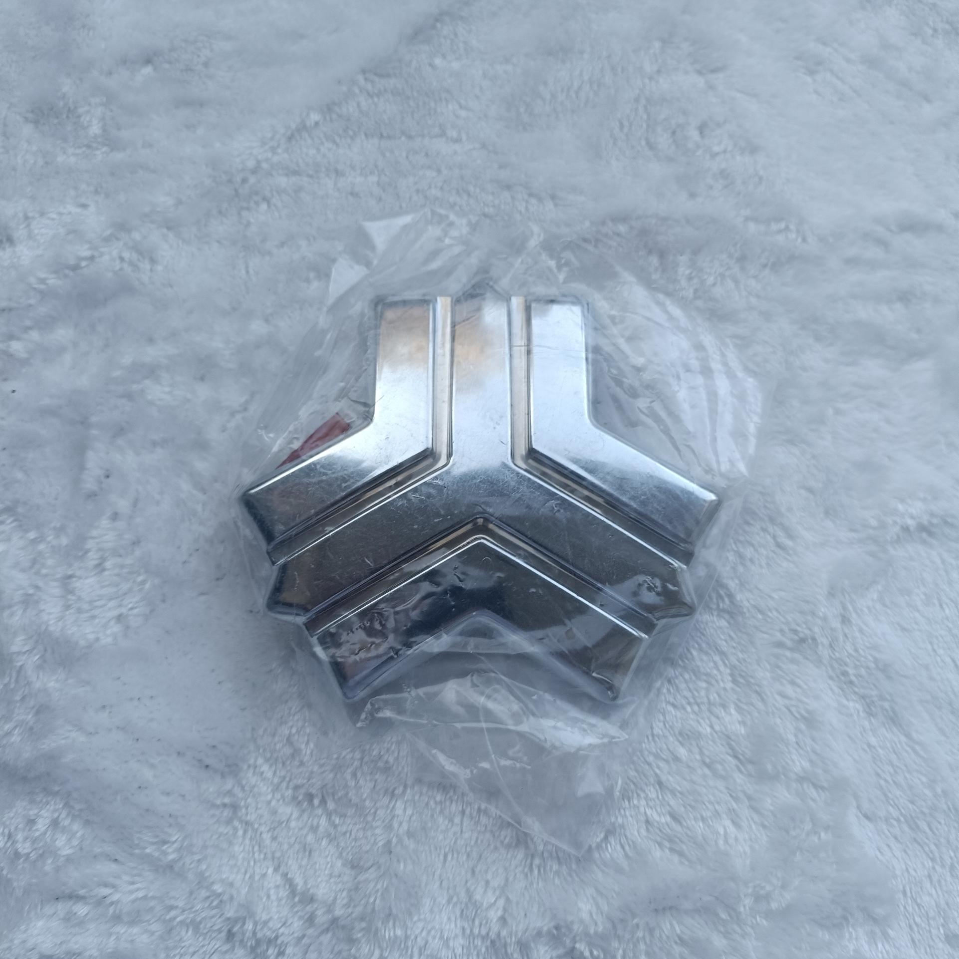 آرم جلو پنجره ساینا