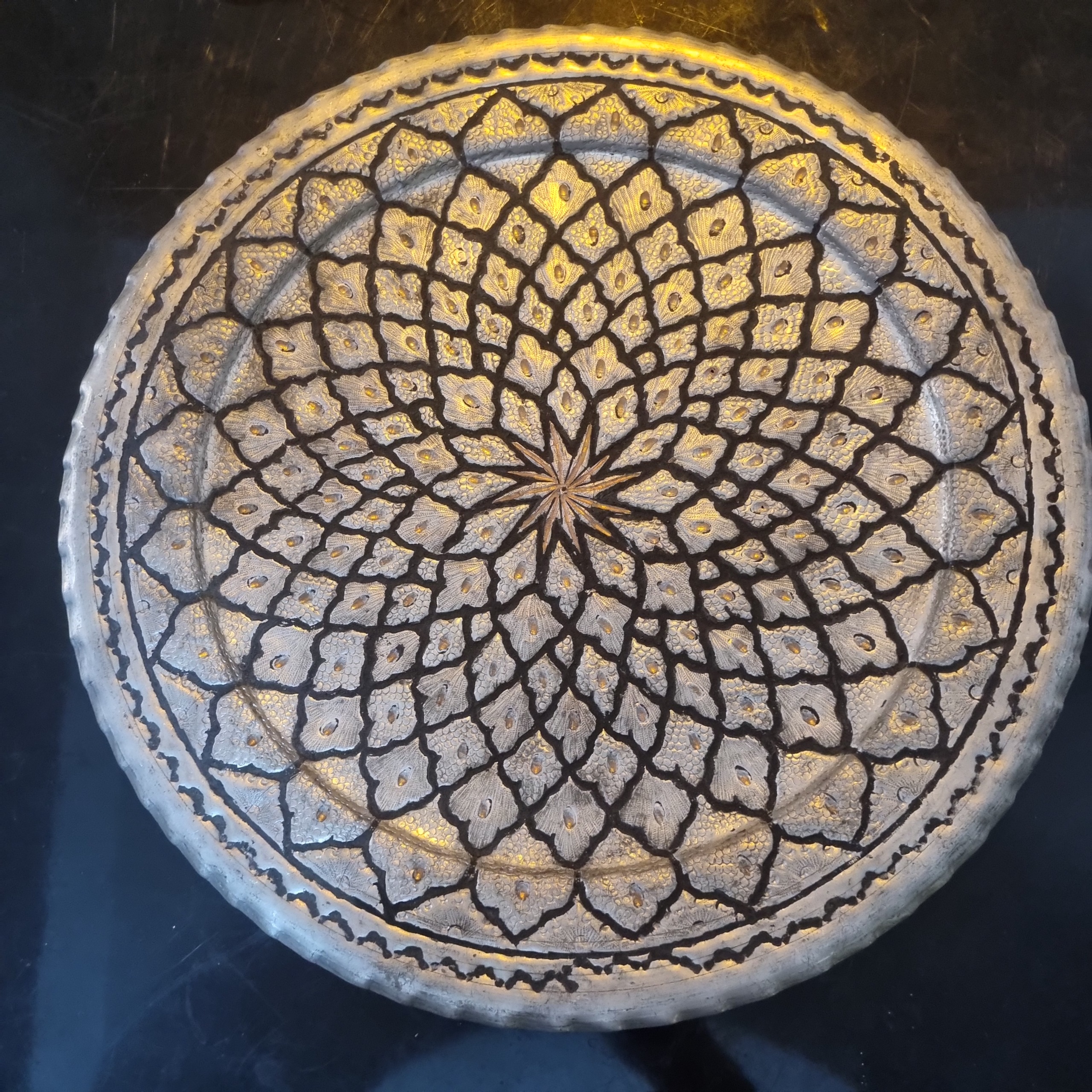سینی مسی دیوارکوب قلمزنی