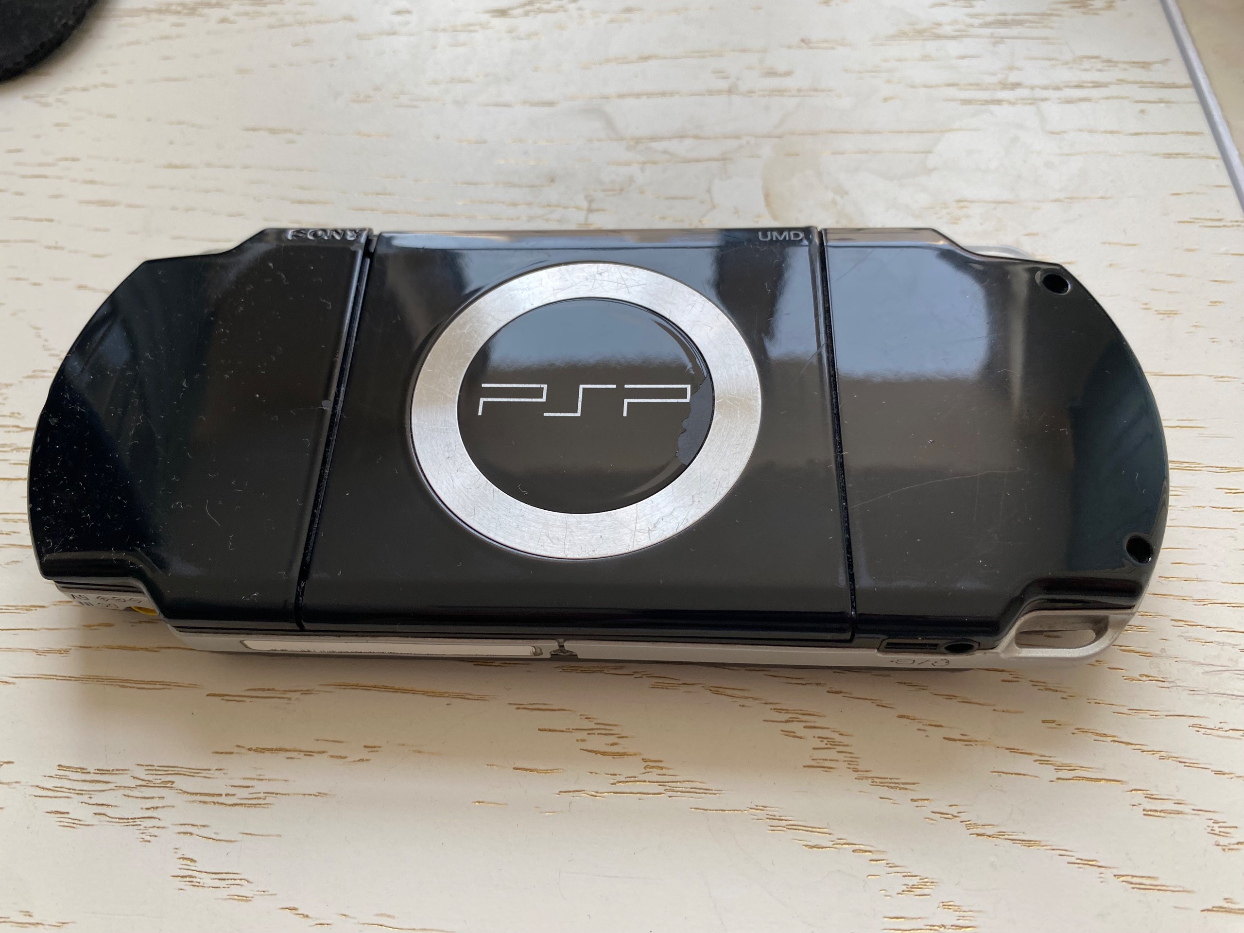 Psp 2000 با لوازم جانبی