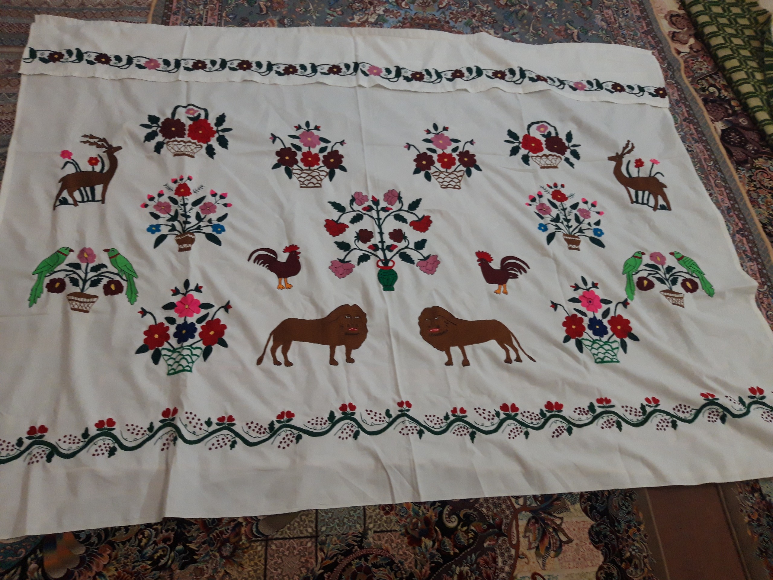 پرده گلدوزی بادست قدیمی