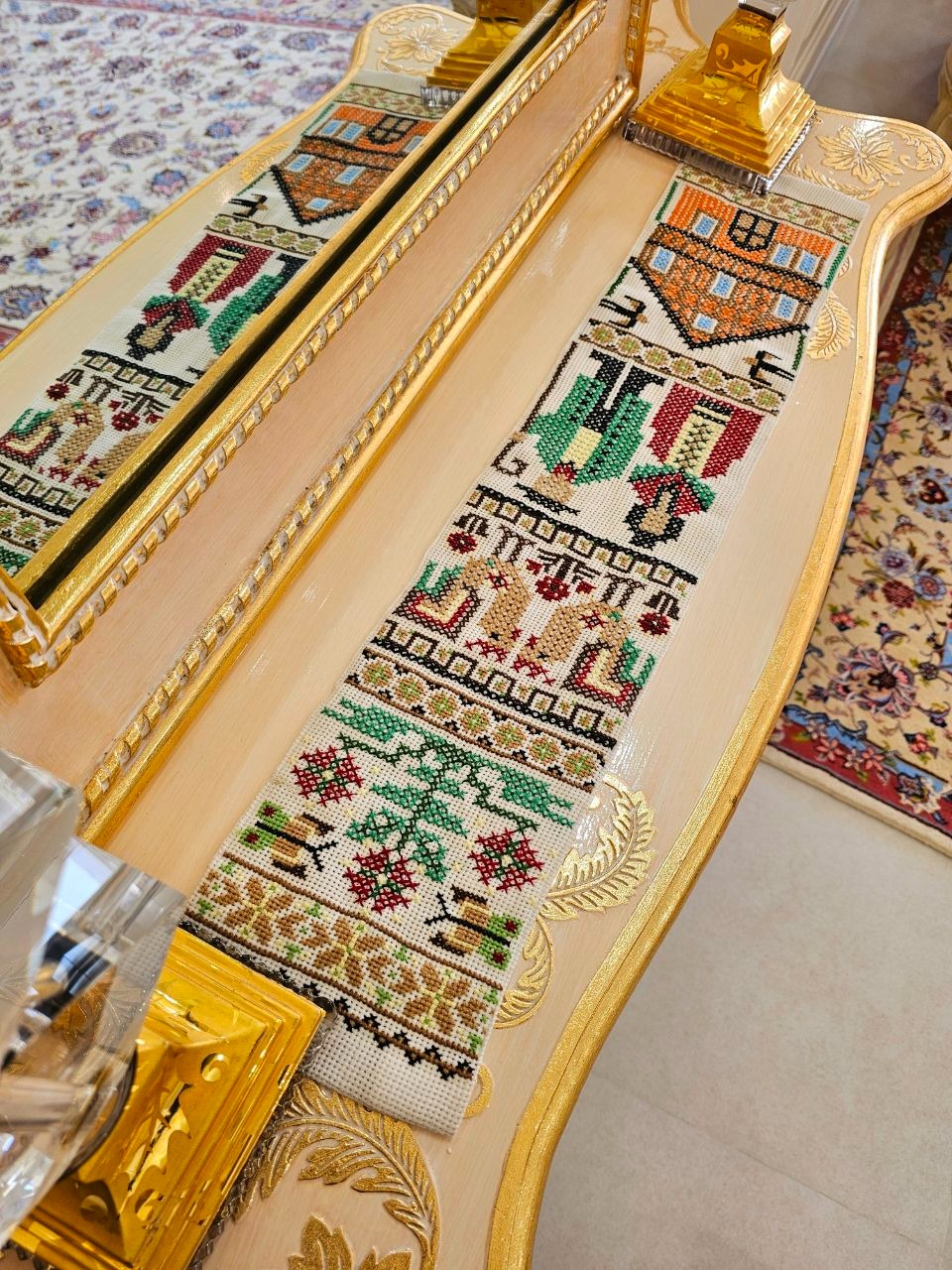 رانر و دیوار کوب گلدوزی دستدوز