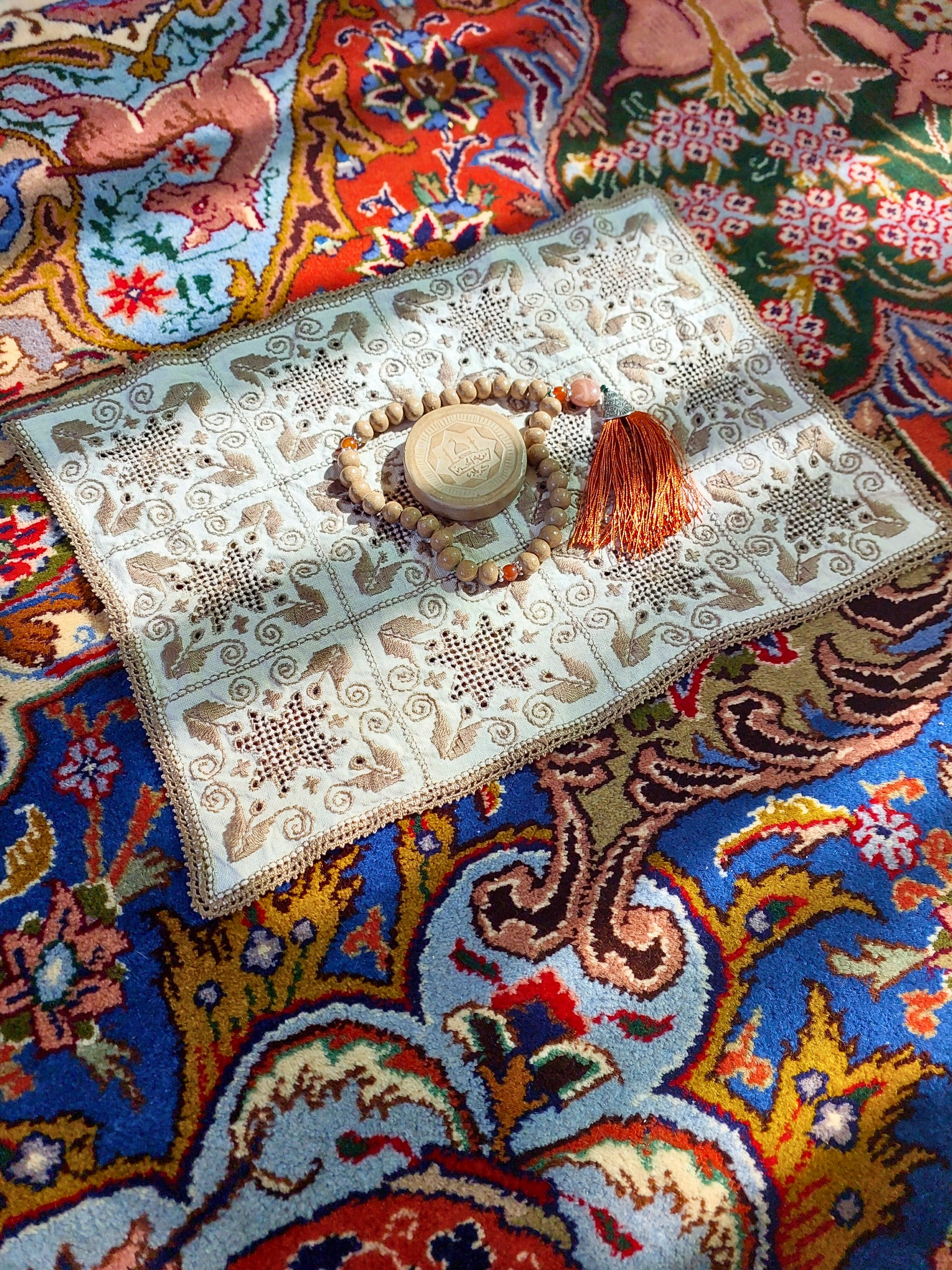 دست بافته گلدوزی وارداتی