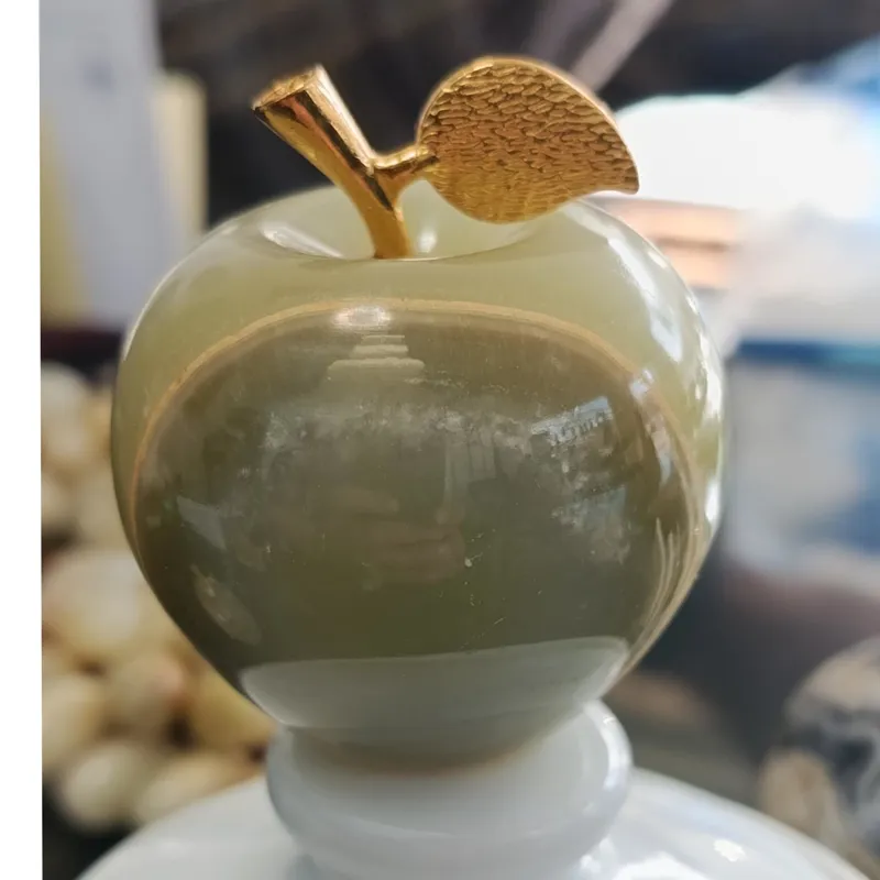 سیب طبیعی زیبا کلکسیونی