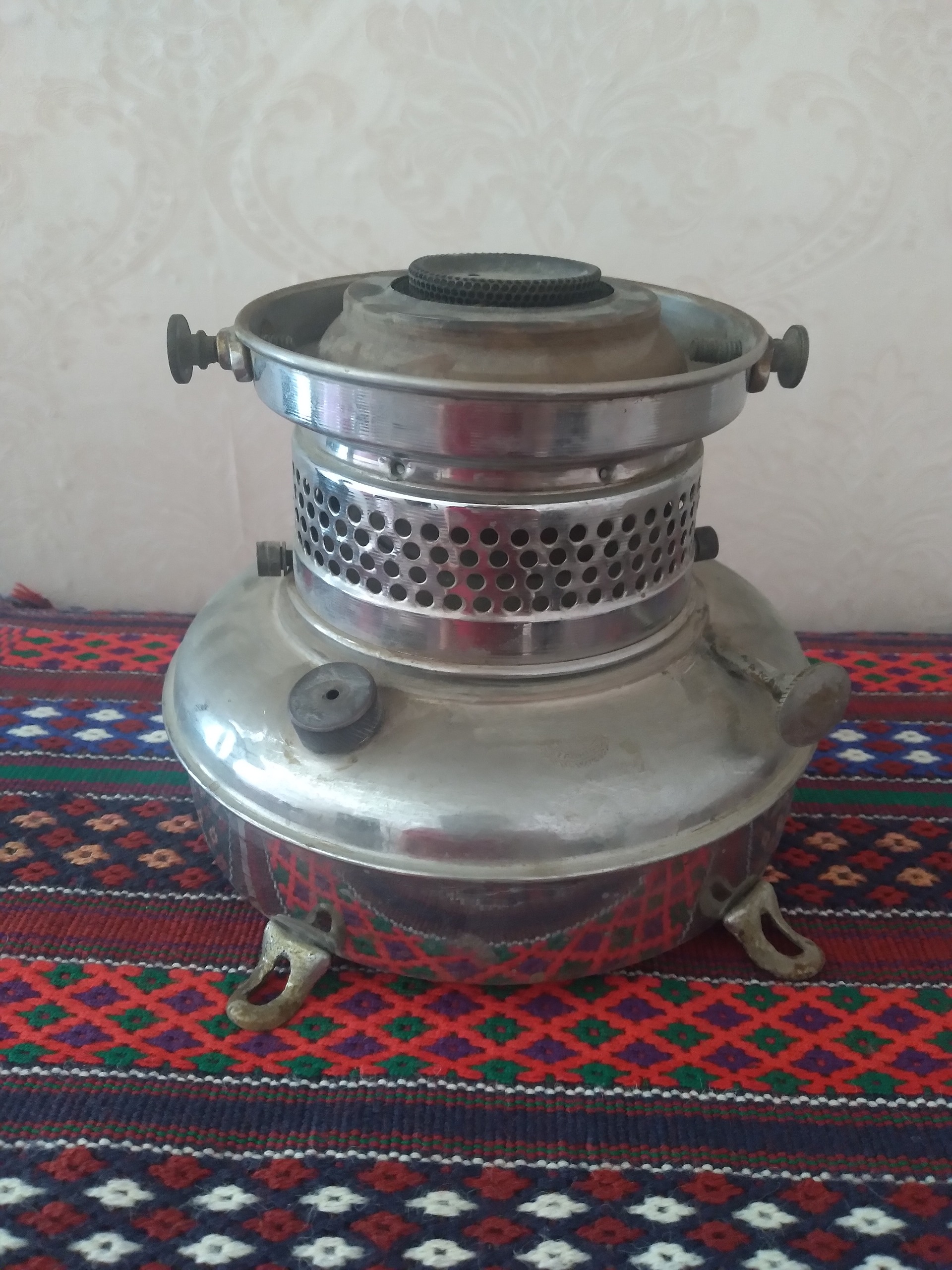نفتدان و مخزن سماور نفتی