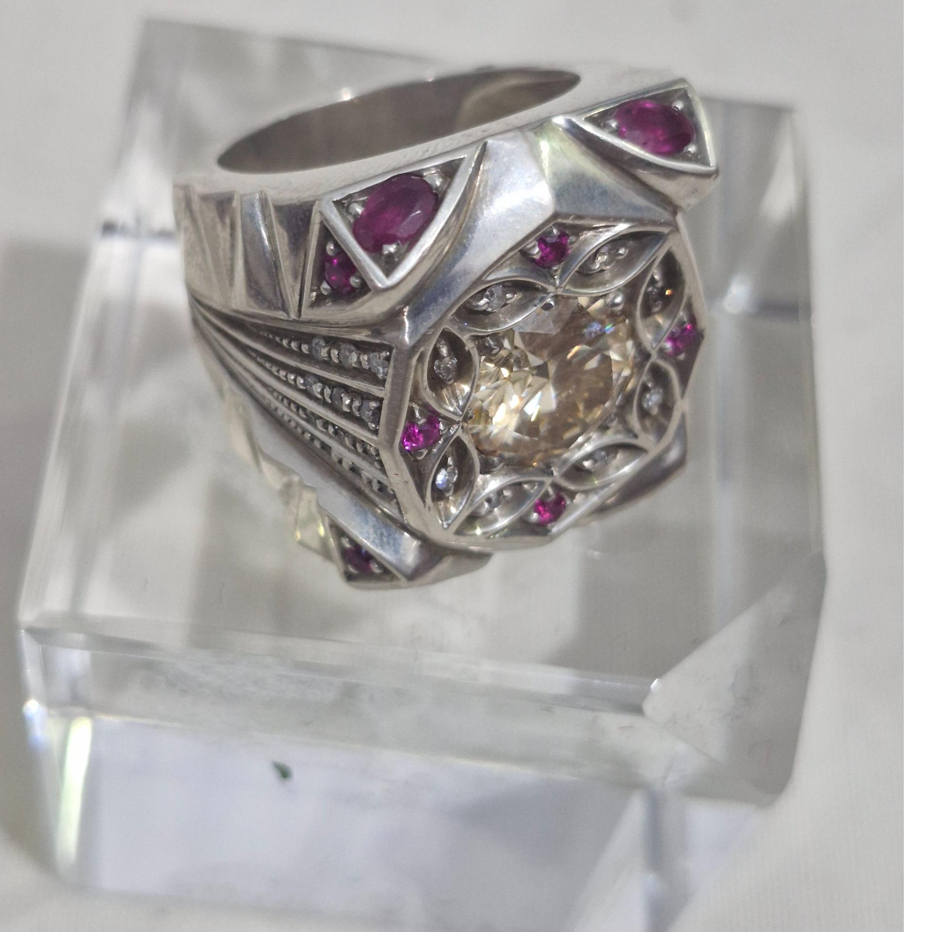 انگشتر سلطنتی موزونایت