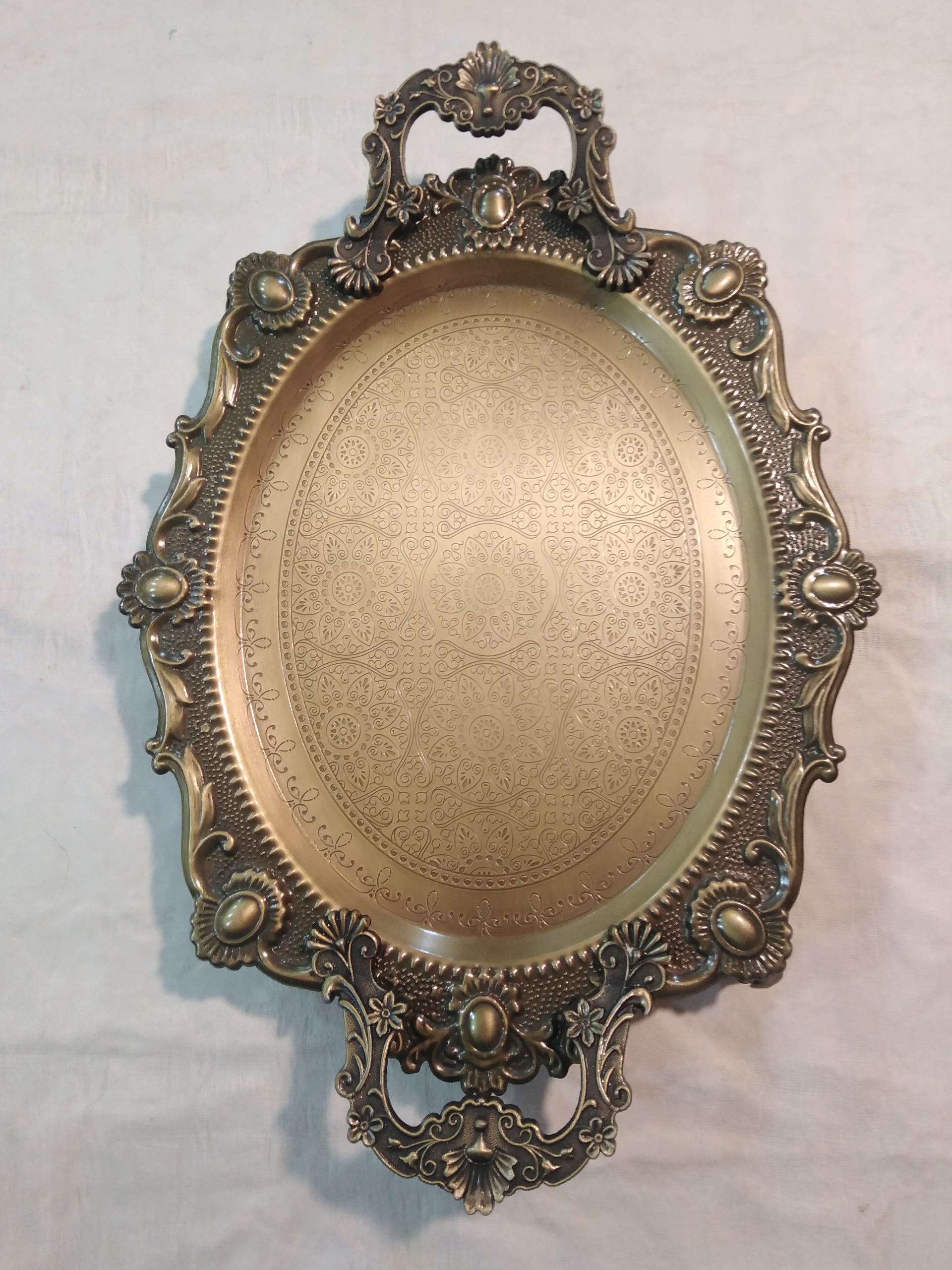 سینی چای خوری پایه دار طلایی(نقش برجسته)