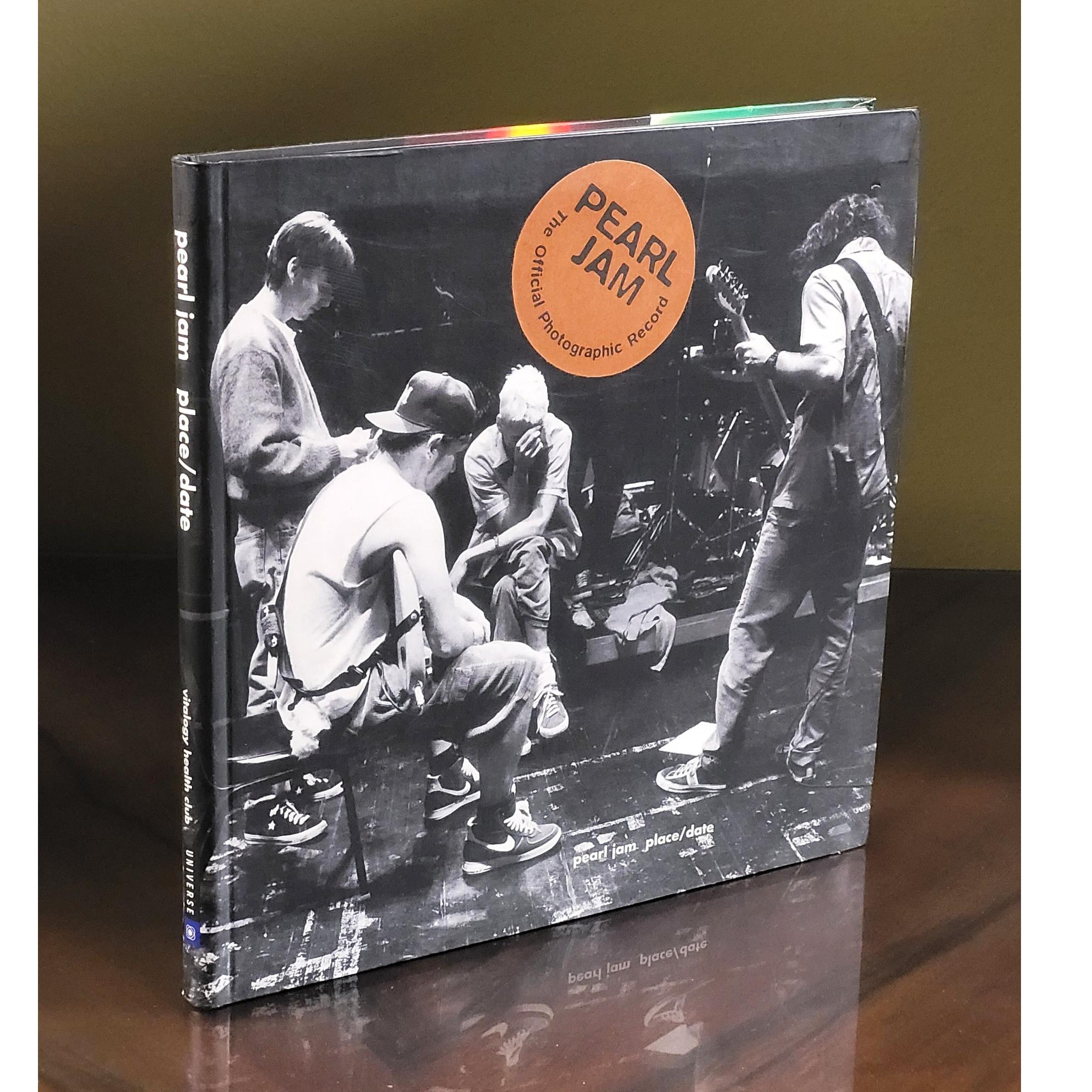 کتاب عکس گروه موسیقی راک pearl Jam