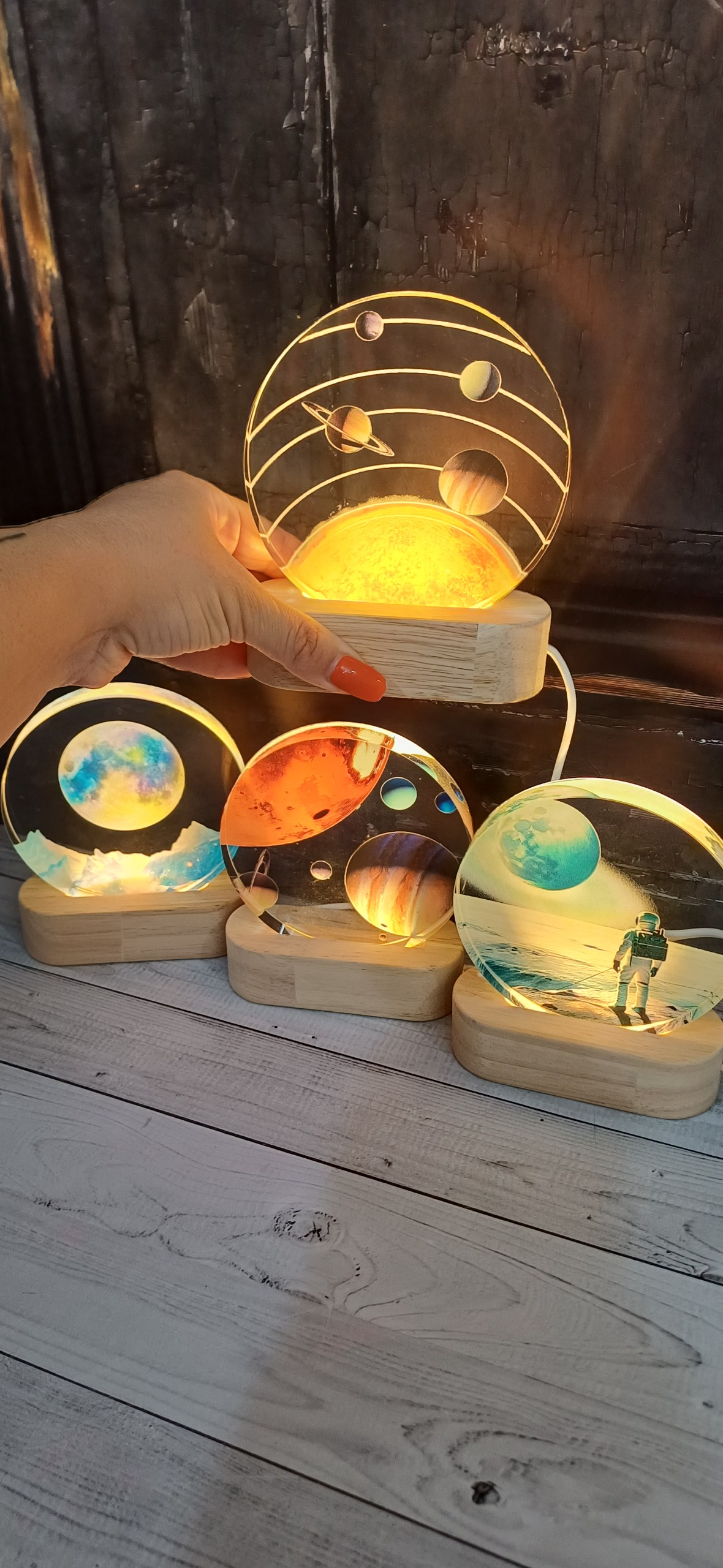 چراغ خواب فضایی پایه چوبی