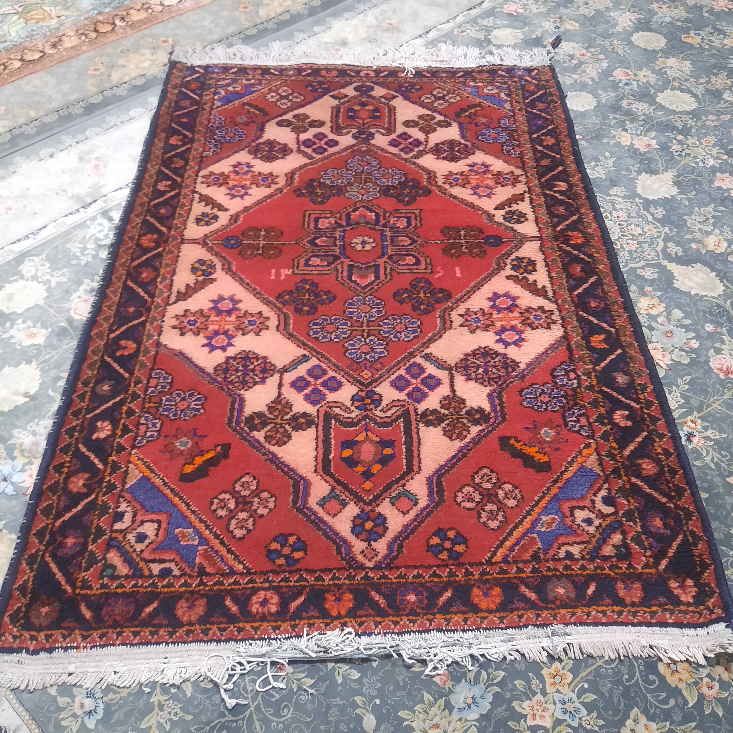 قالیچه طرح هندسی