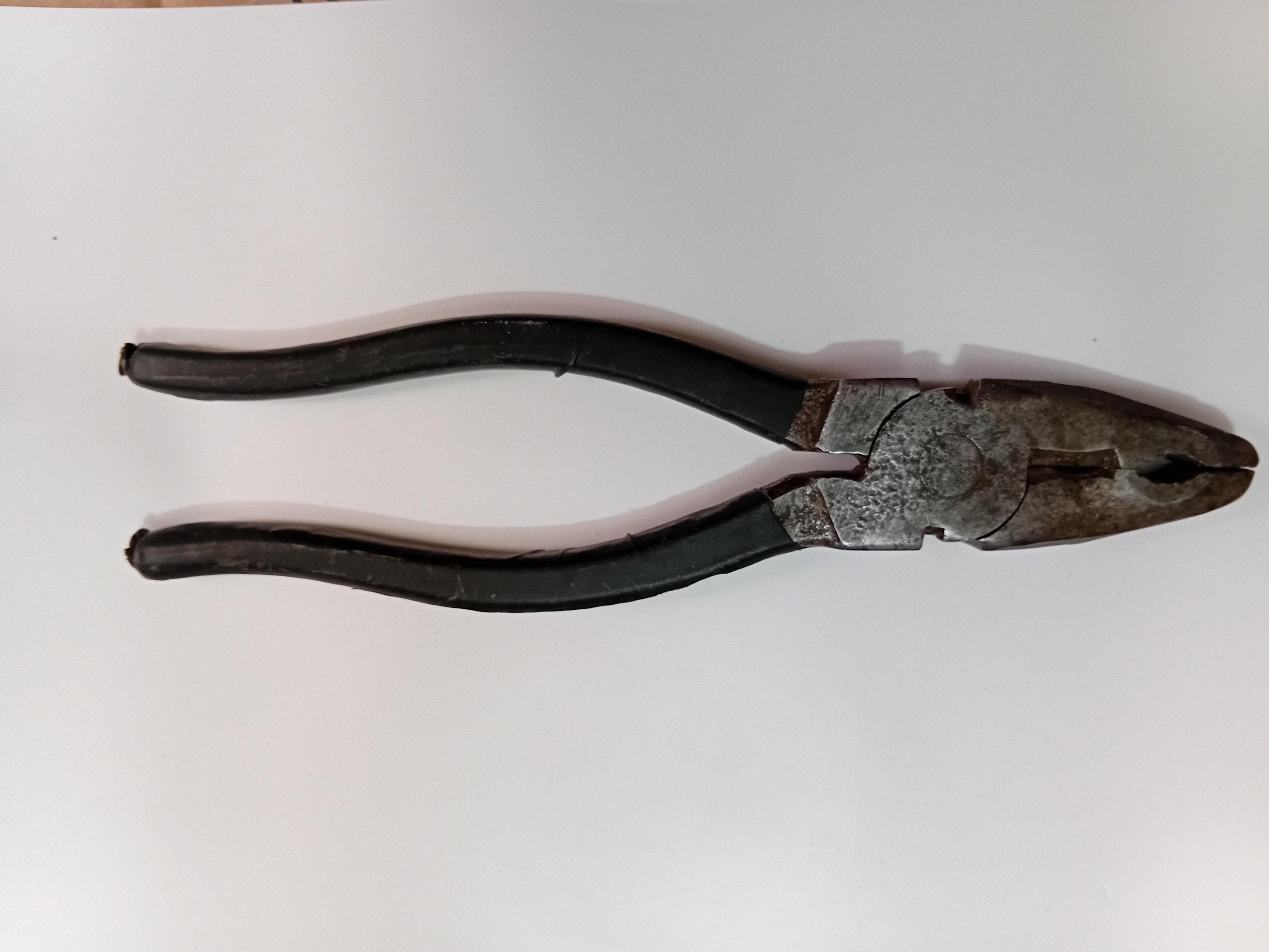 انبردست تمام فلزی قدیمی