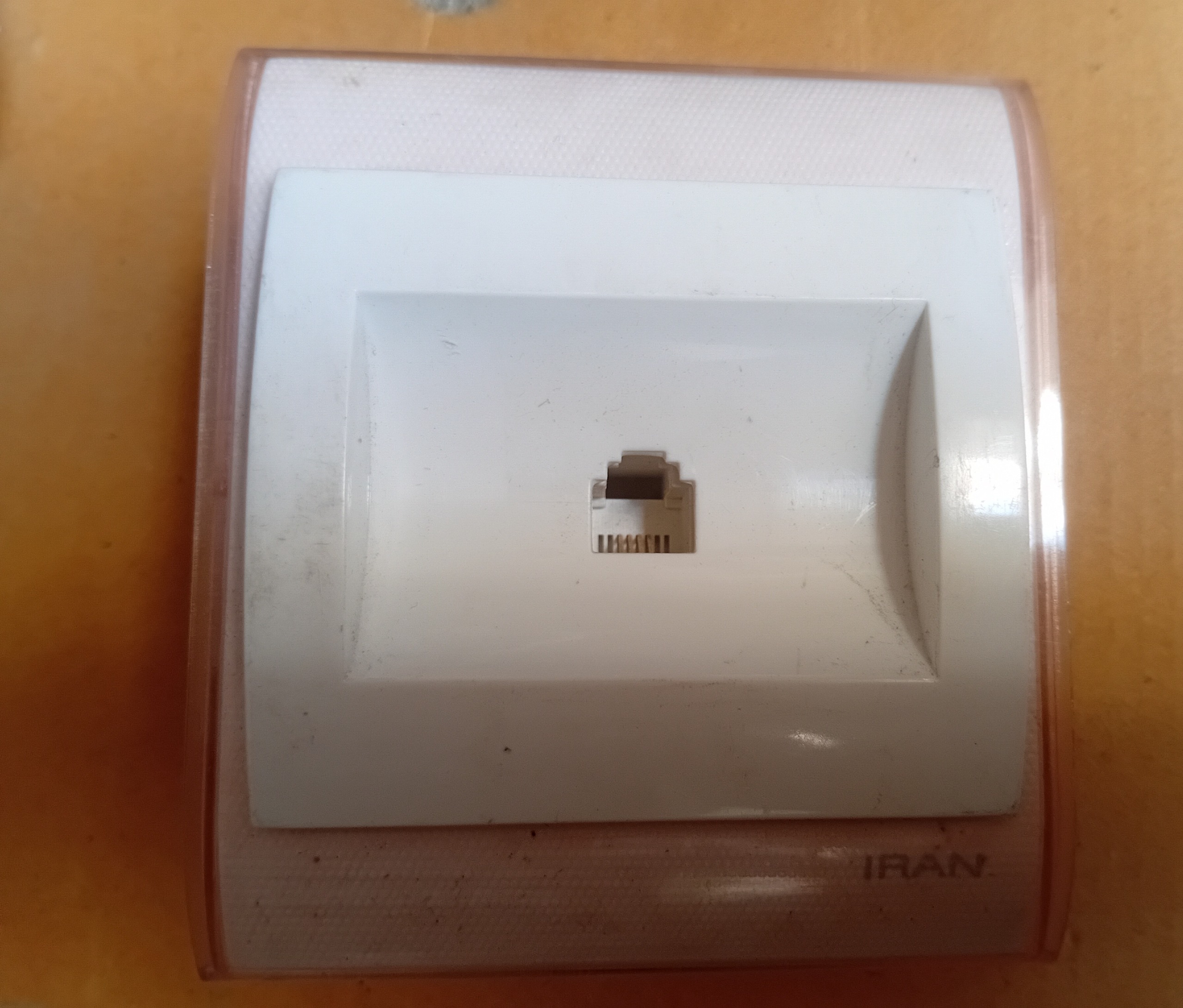 پریز یاسوکت شبکه توکار صورتی