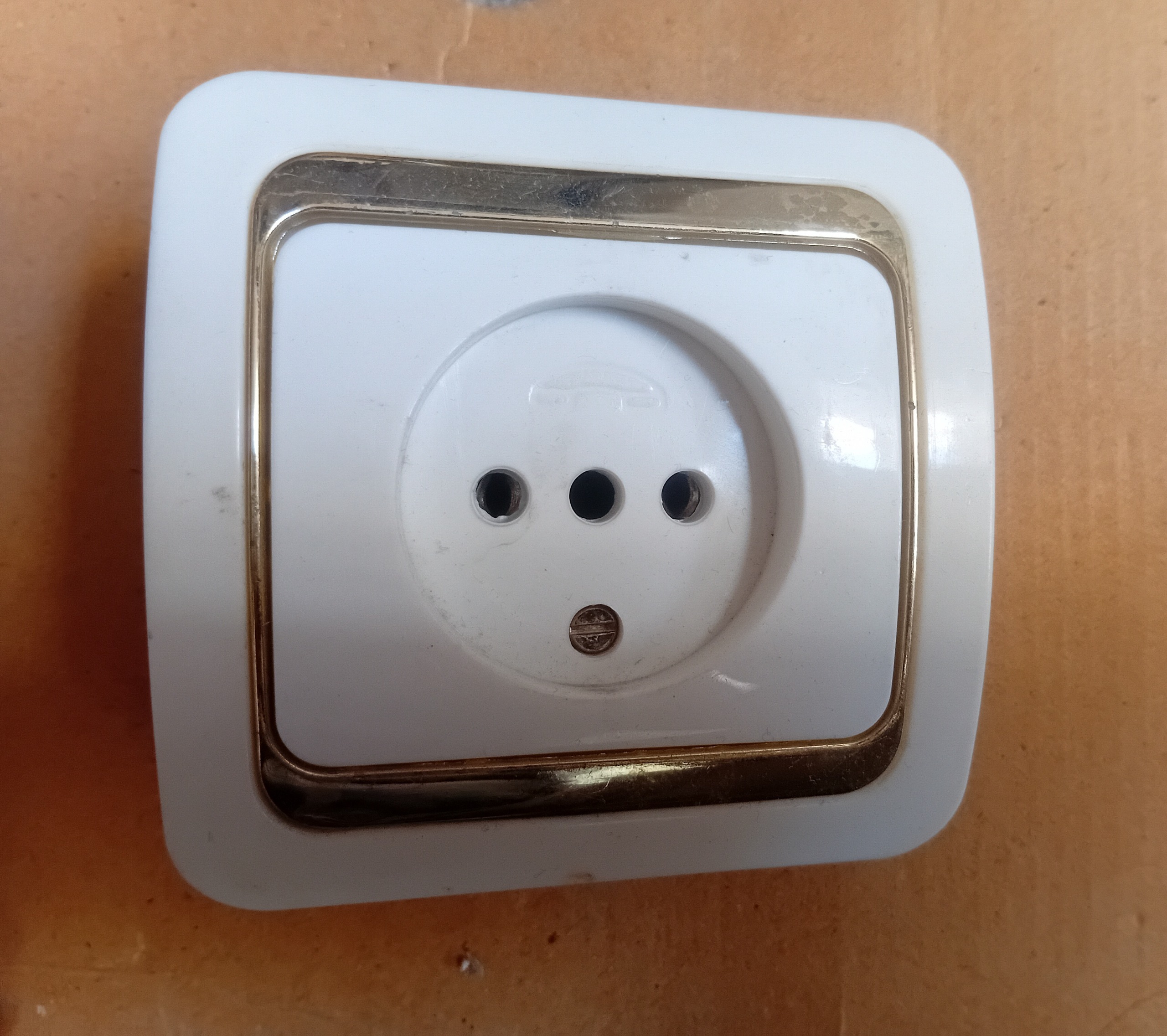 پریز تلفن دور طلایی