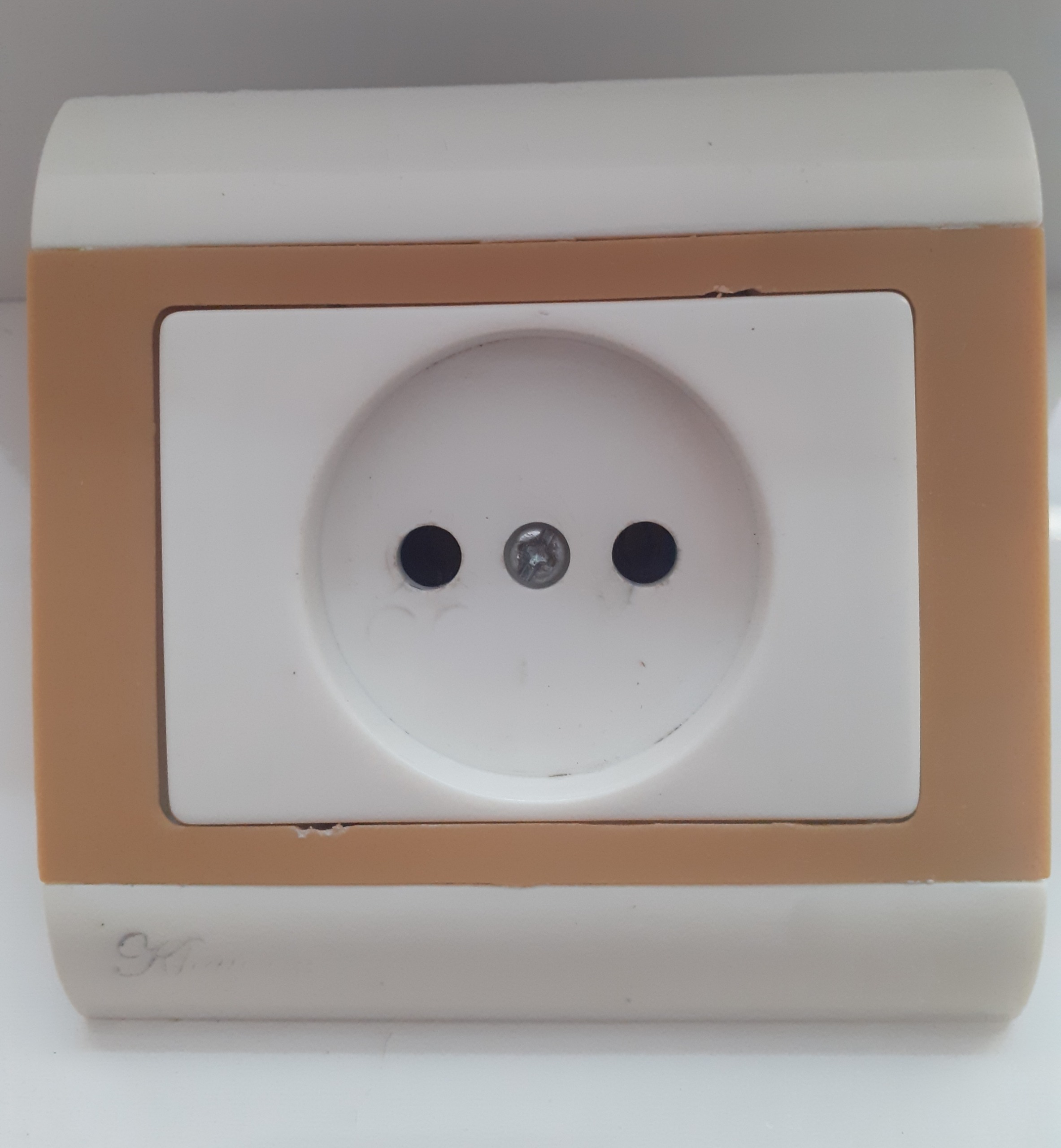 پریز برق مدل ساحل