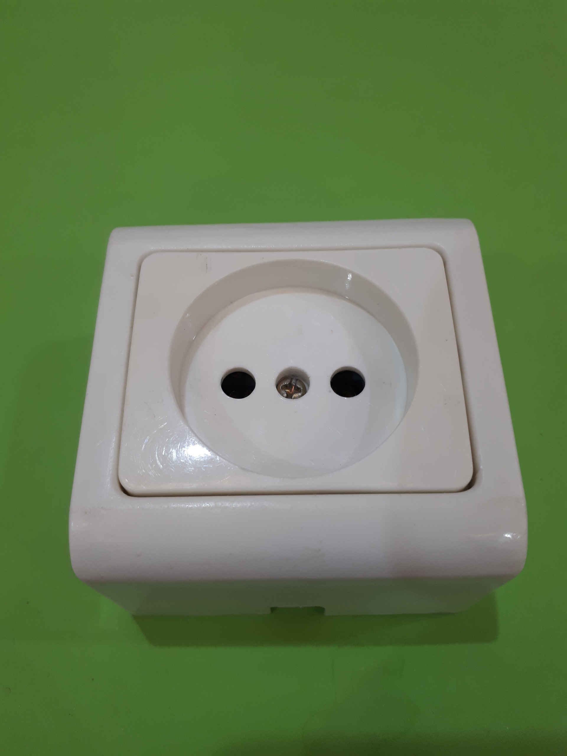 پریز برق بدون ارت روکار