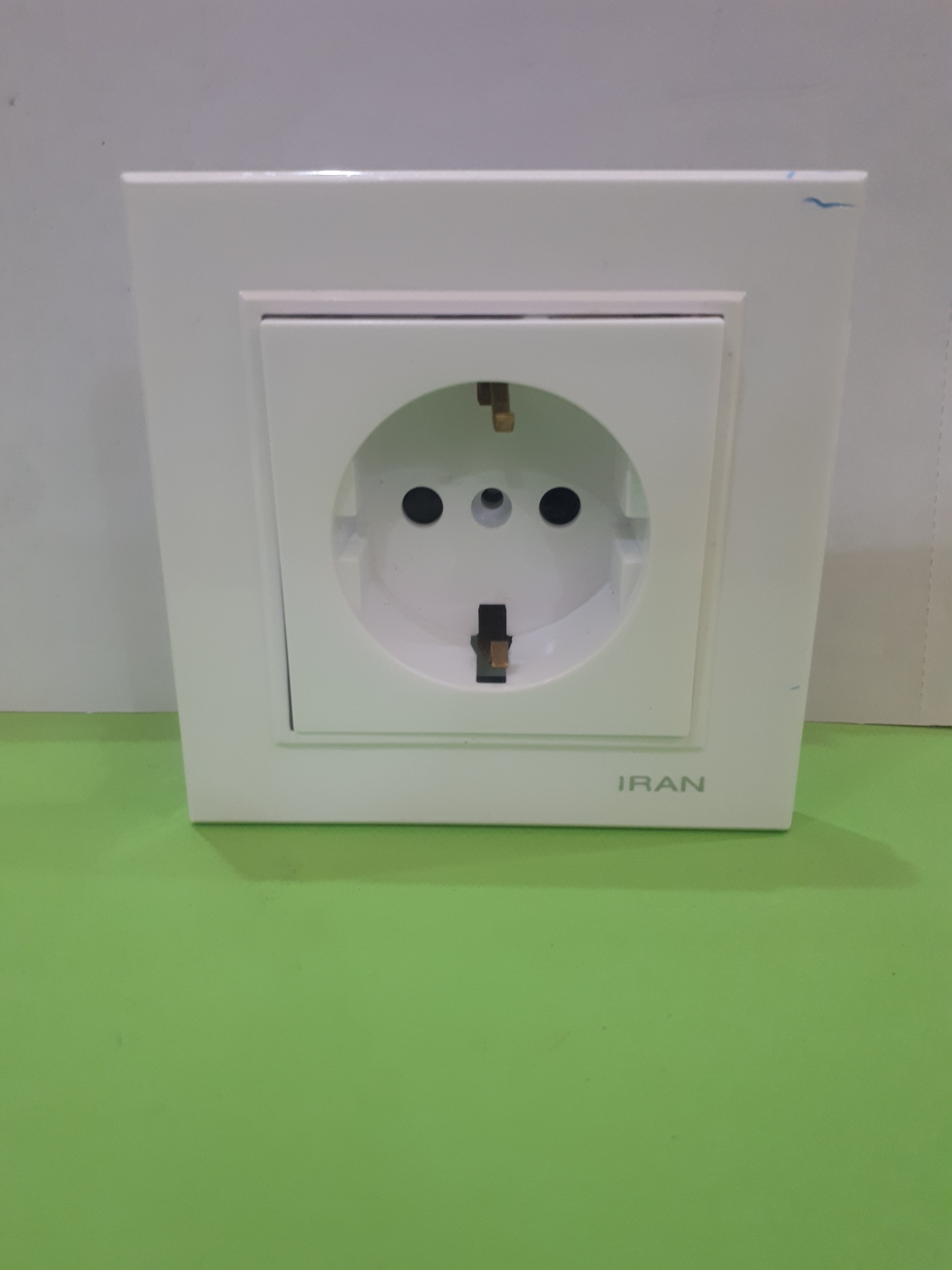 پریز برق توکار ارتدار پلکسی سفید