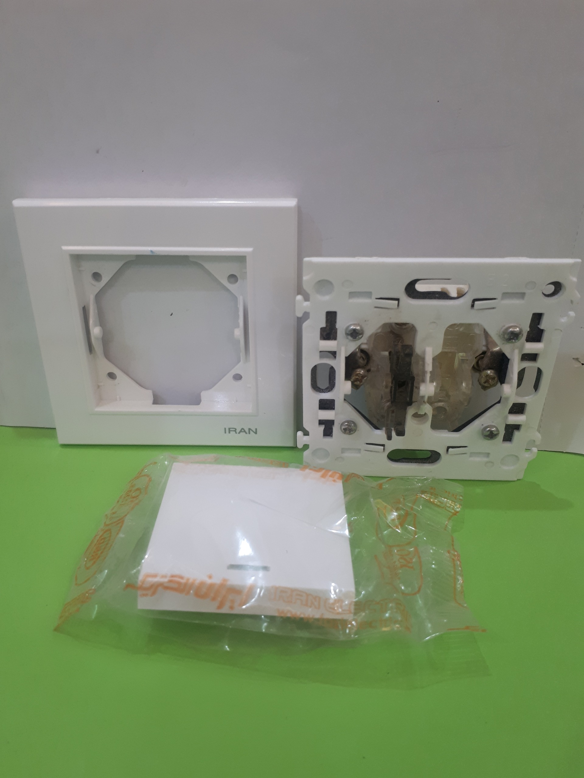 کلید یک پل توکار پلکسی سفید