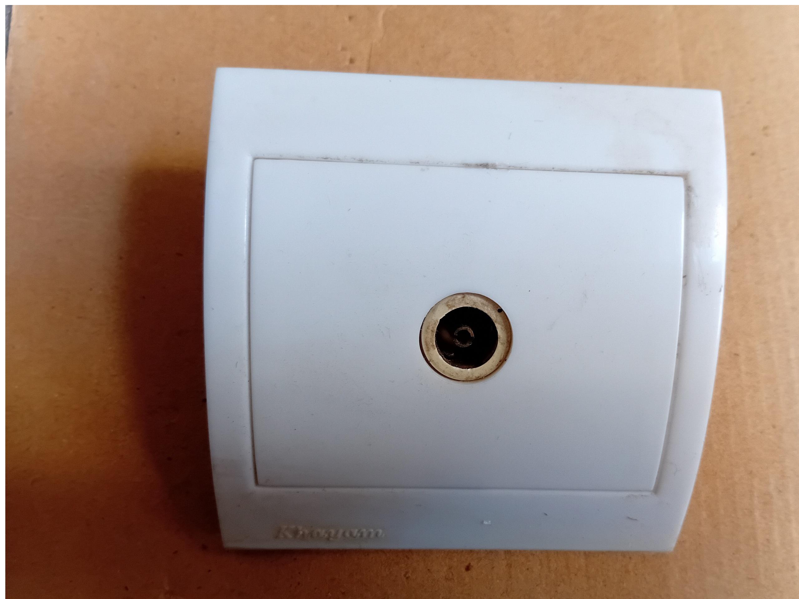 پریز آنتن توکار سفید