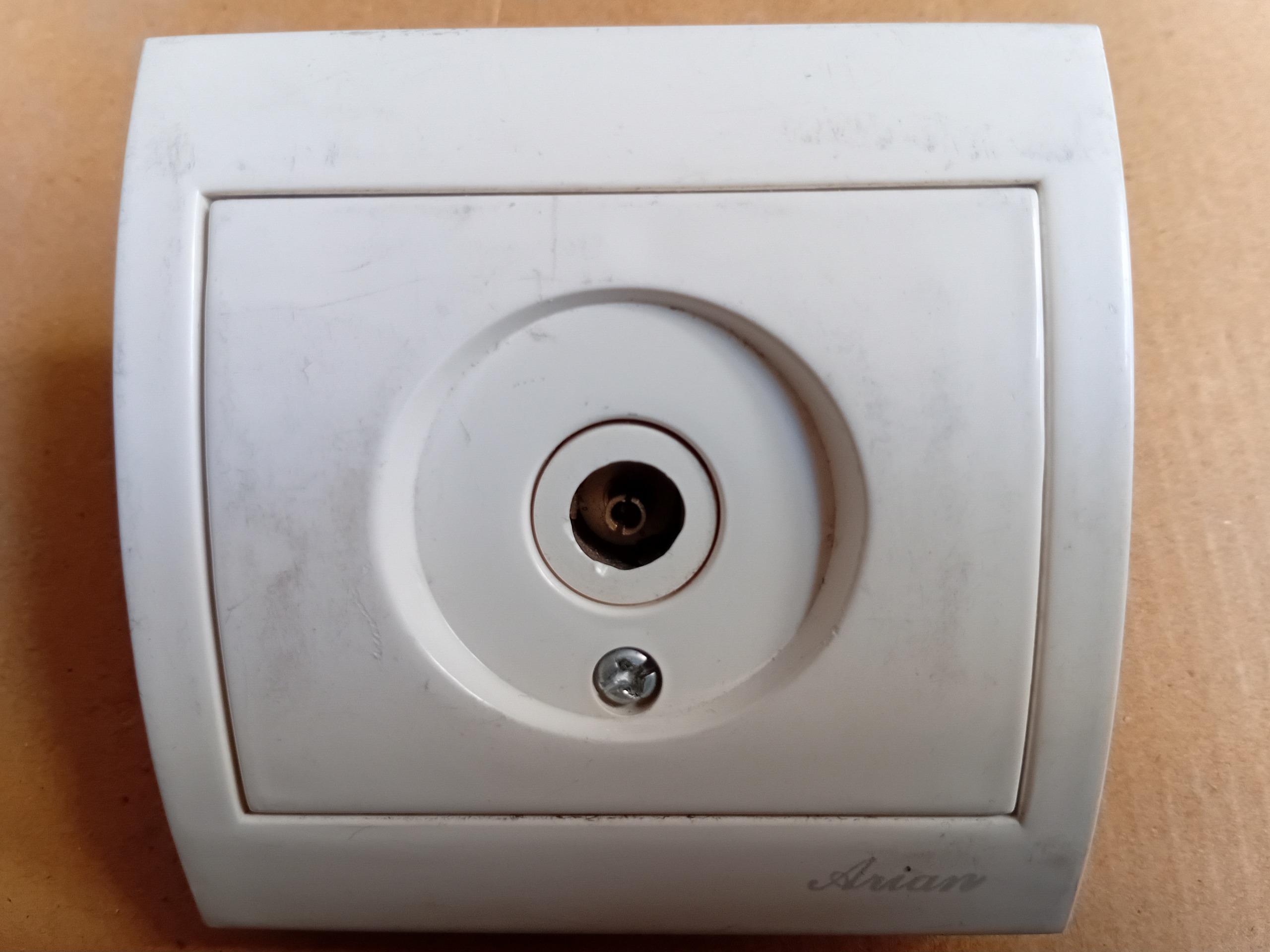 پریز آنتن توکار سفید