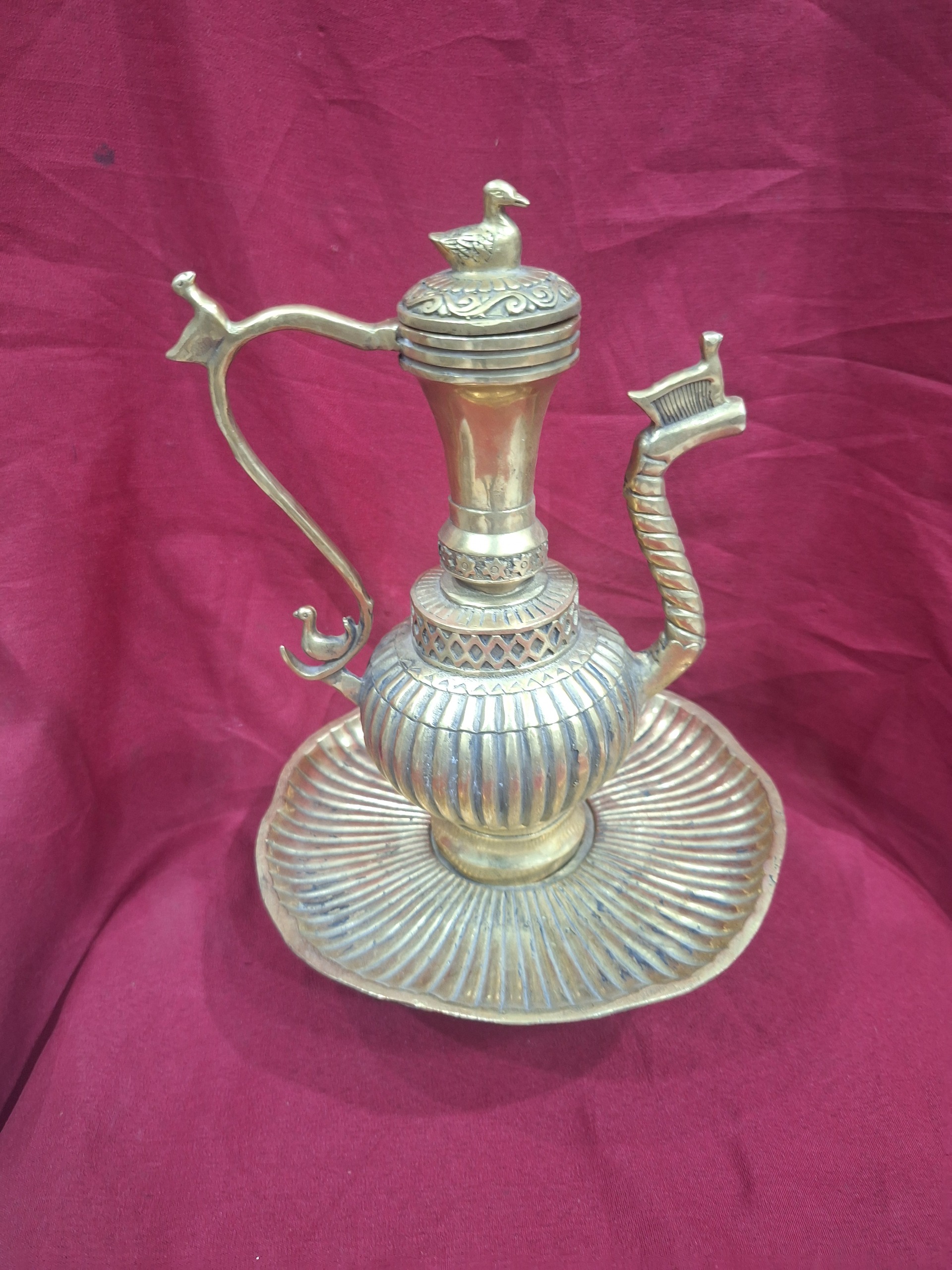 آفتابه لگن برنجی تاجدار