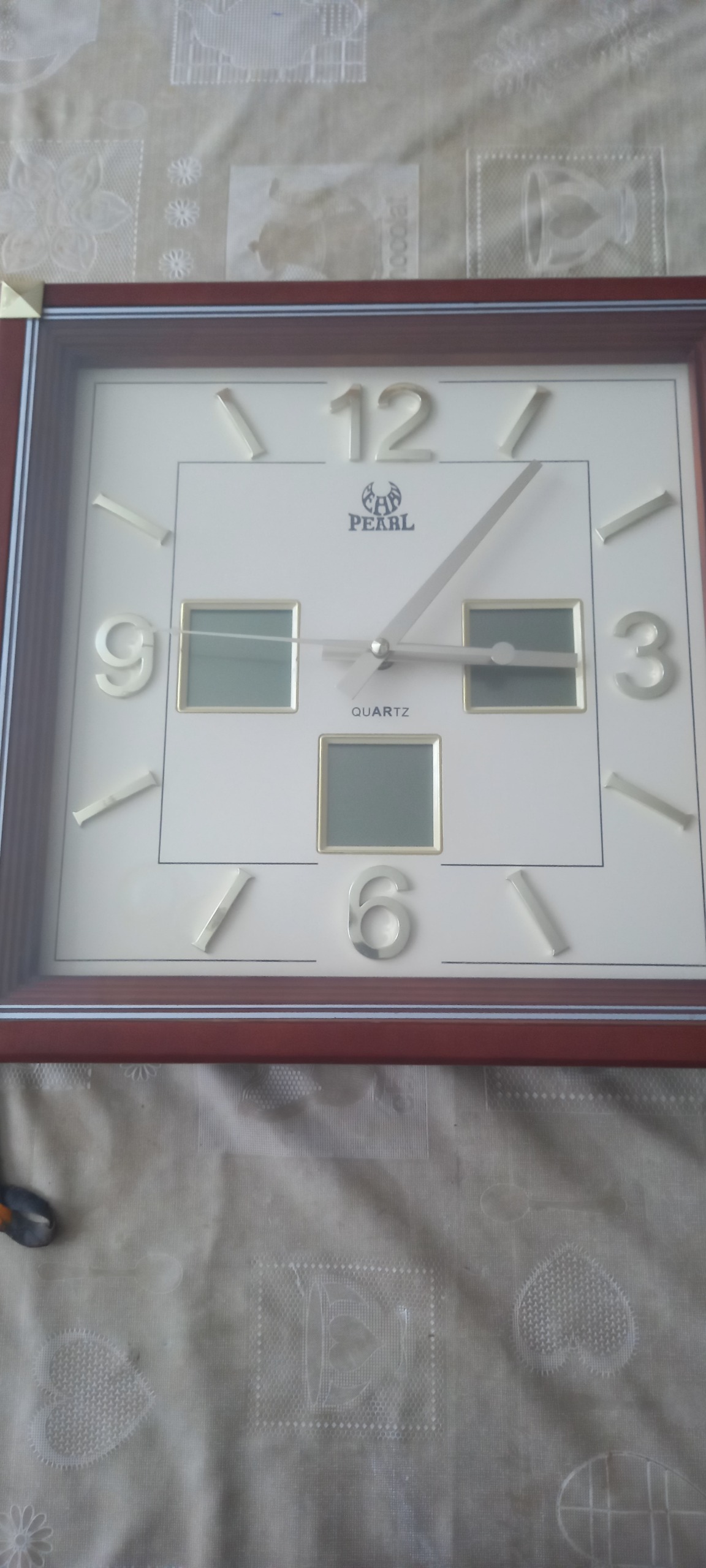 ساعت دیواری نشانگر دما