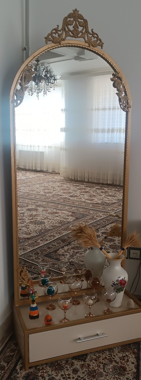 بوفه فلزی شاه نشان