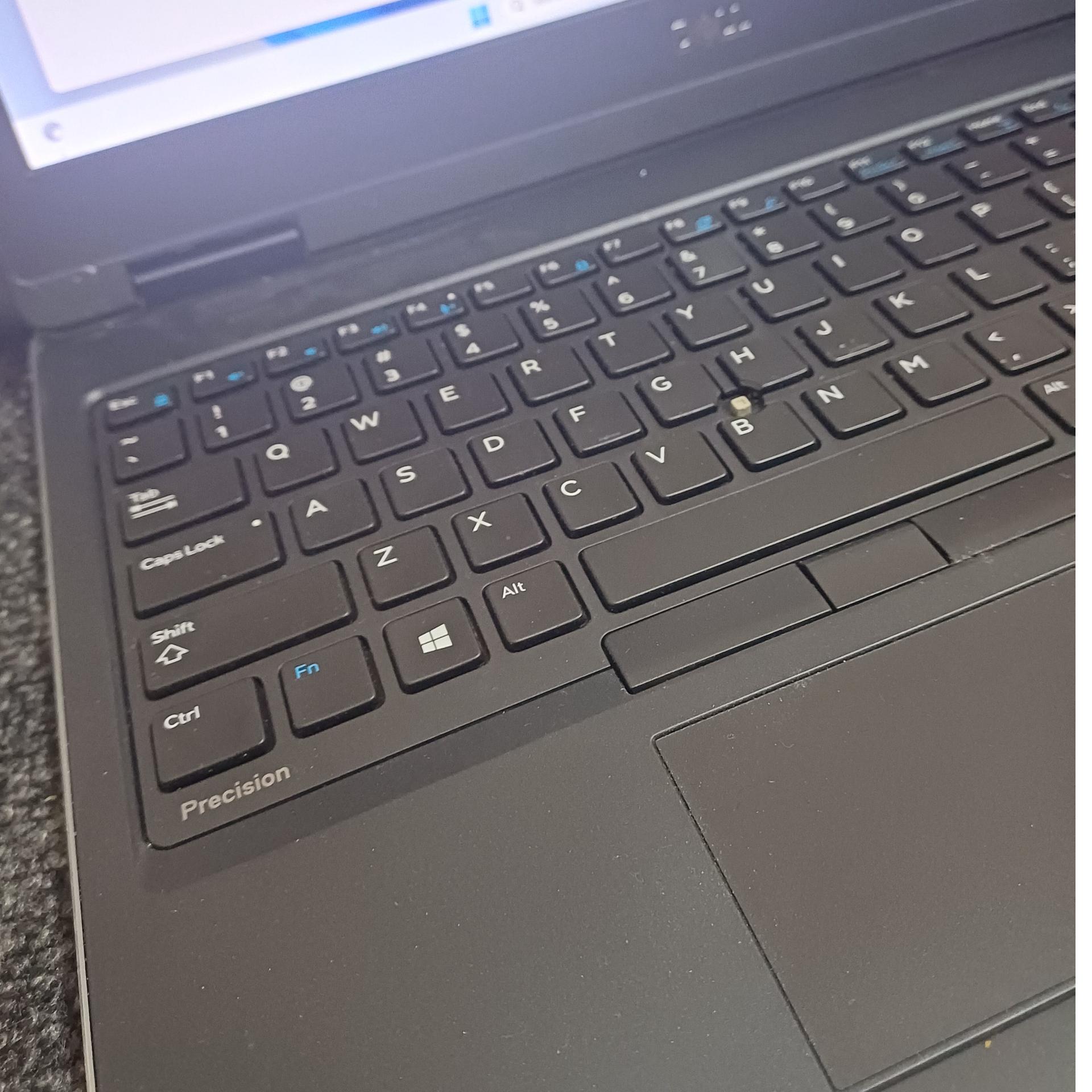 لپ تاپ مهندسی و گیمینگ دل 4 گیگ گرافیک